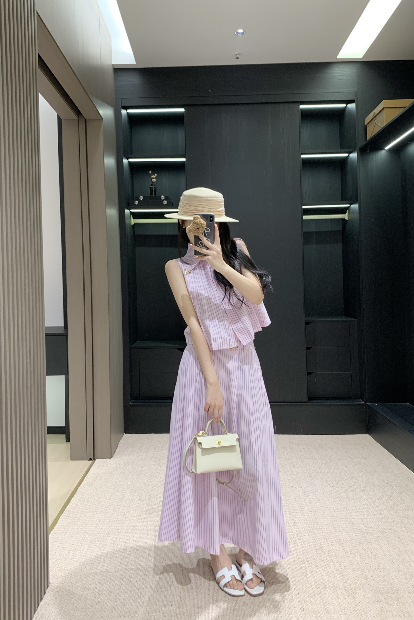 NO:409878,Model number D25051987 VALENTIN*O Warren Home New Temperature and Fashion Stripe Two-piece Set!  Original letter logo button metal V-shaped accessories decorative button lapel sleeveless shirt pleated large swing midi skirt!  Pink, (M size bust 102, 46 length of clothes; waist 72, skirt length 85) hair, valentino, valentino, skirt, alexander wang19860909款号D25051987 VALENTIN*O华伦家新款气质时尚条纹两件套装！原版字母logo纽扣金属V字配件装饰系扣翻领无袖衬衣压褶大摆中长款半身裙！粉色、（M码胸围102,衣长46；腰围72,裙长85）发,,valentino,valentino,skirts,alexander wang,Women's clothing