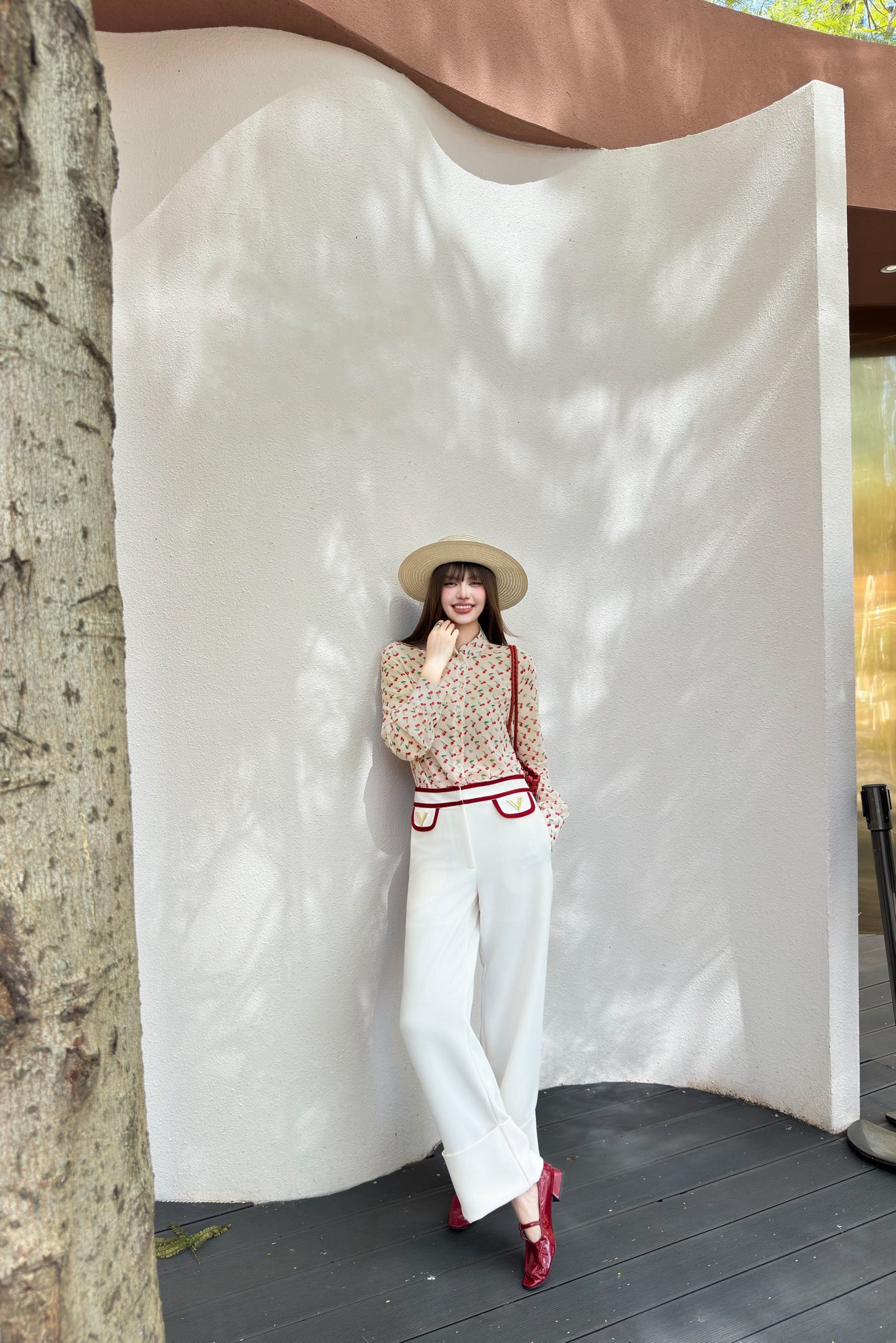 NO:452213,Model number D25072258 VALENTIN*O Warren Home New Custom V-shaped Hardware Accessories Contrast Color Striped Edges, Loose and Fashion Flip Wide Legs Casual Trousers!  Apricot color, (M size waist 70, hip 92, pants length 100) hair, valentino, valentino, alexander wang19860909款号D25072258 VALENTIN*O华伦家新款定制V字五金配件撞色撞色条纹包边、宽松时尚翻边阔腿裤休闲长裤！杏色,（M码腰围70,臀围92,裤长100）发,,valentino,valentino,alexander wang,Women's clothing