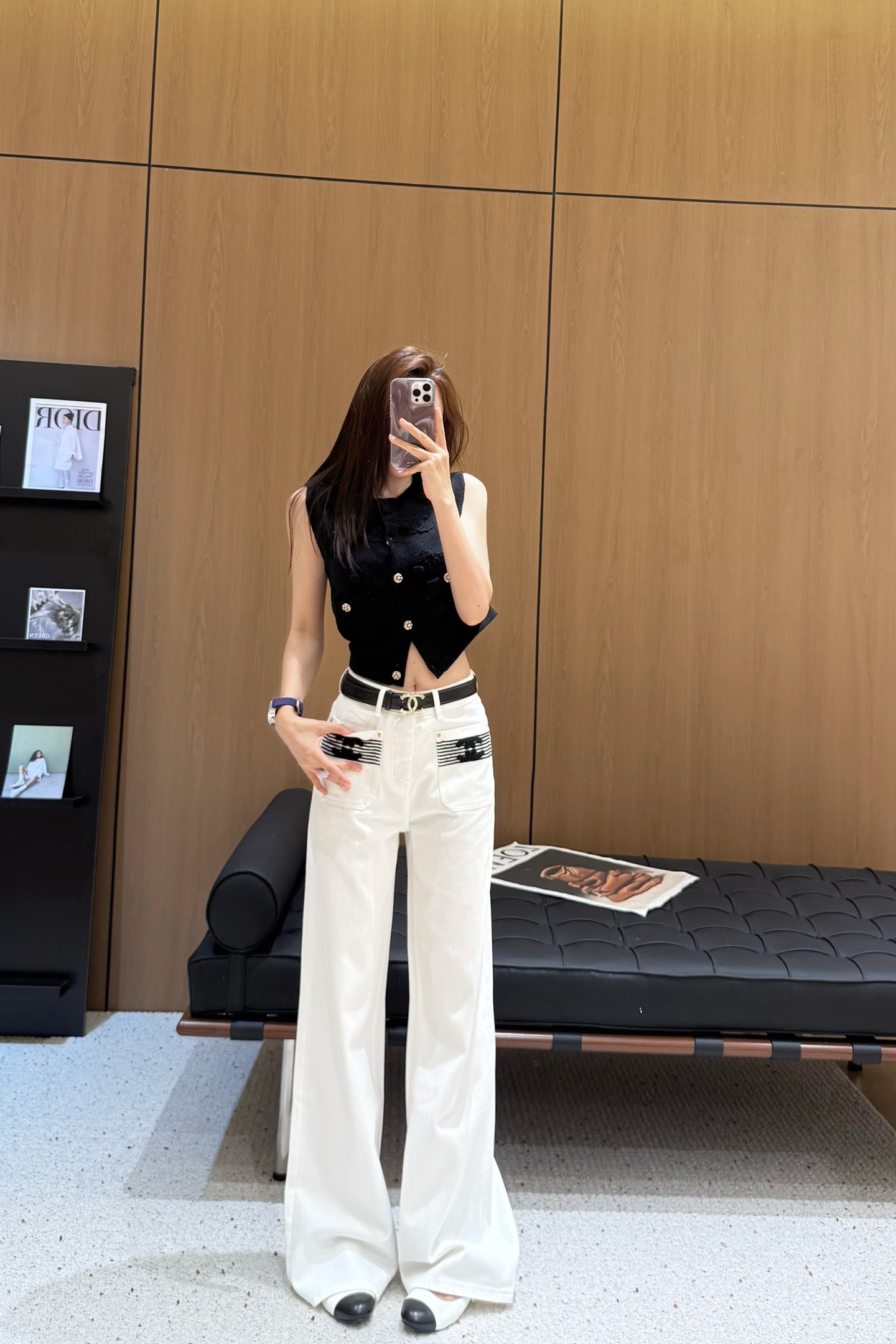 Chanel 2025 High-Waisted Wide Leg Jeans with Belt - Elegant and Chic