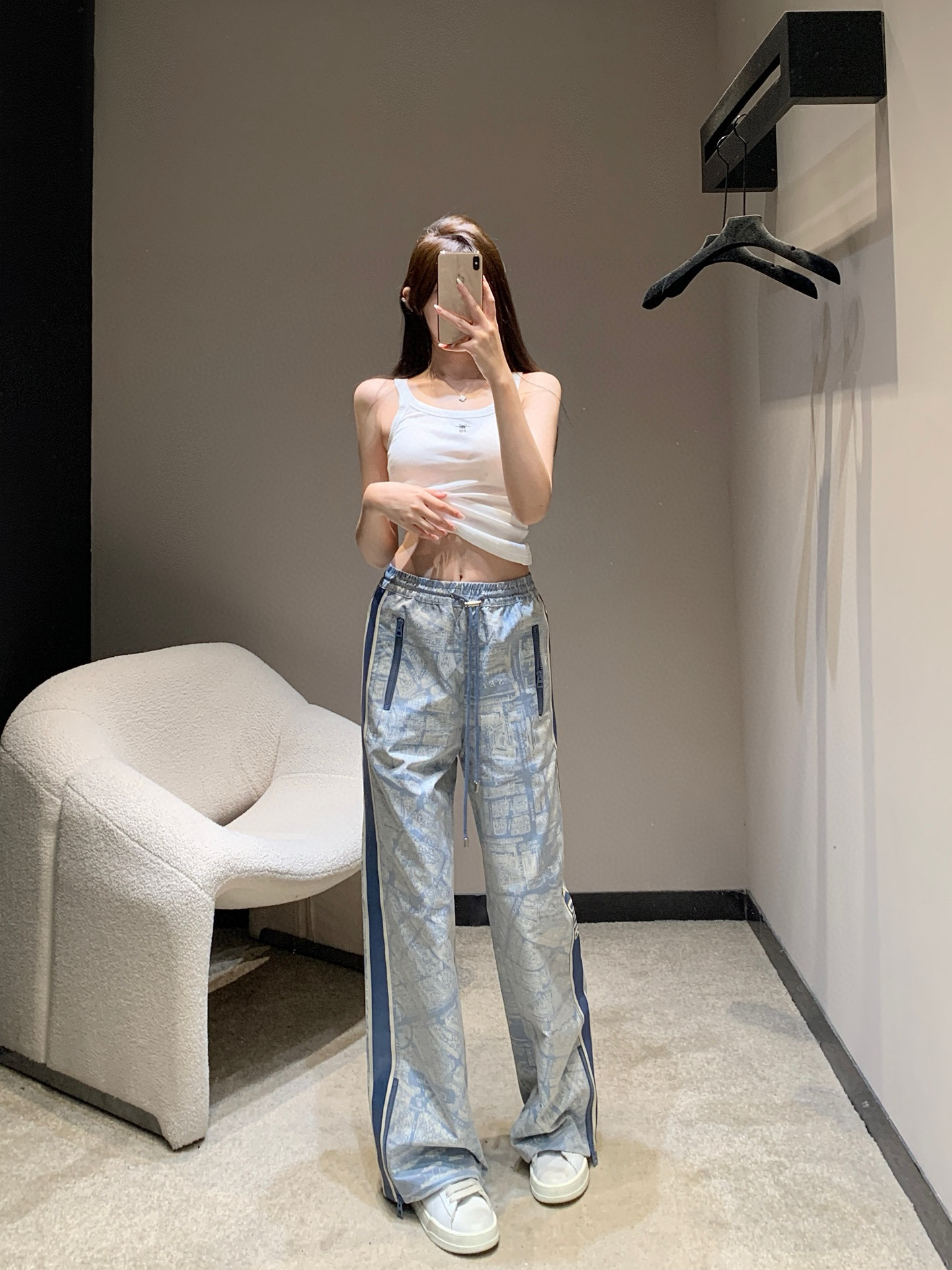 NO:503369,Model number D25091643 Dio* newest D home taffeta technology fabric, Paris street map jacquard with contrasting colors on both sides of the two sides, loose and fashionable wide-leg trousers!  (M size waist circumference 66~76 elastic, trousers length 101) pants, dior, dior, alexander wang19860909款号D25091643 Dio*新款 D家塔夫绸科技面料、巴黎街道地图提花两侧撞色拼接宽松时尚阔腿长裤！（M码腰围66～76松紧,裤长101）裤子,,dior,dior,alexander wang,Women's clothing