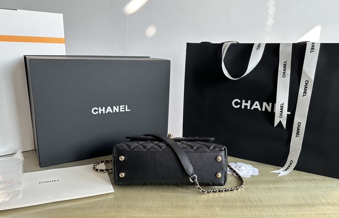 Chanel Luxury Designer Handbag Shoulder Bag in fine calfskin 4