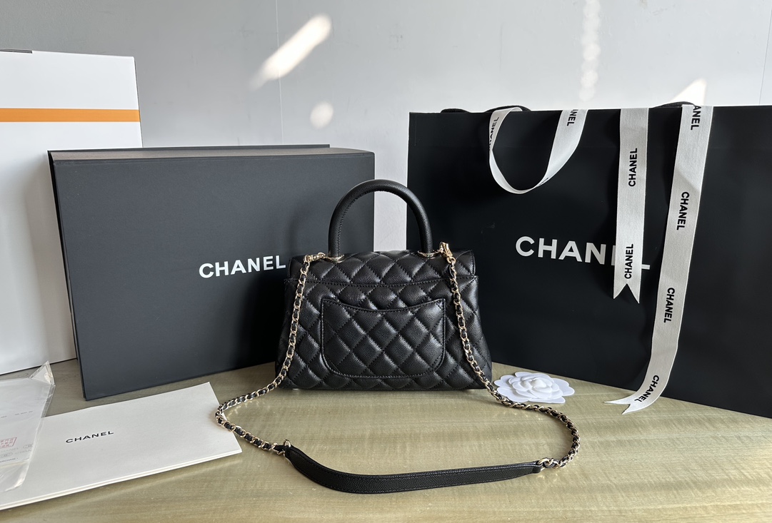 Chanel Luxury Designer Handbag Shoulder Bag in fine calfskin 2