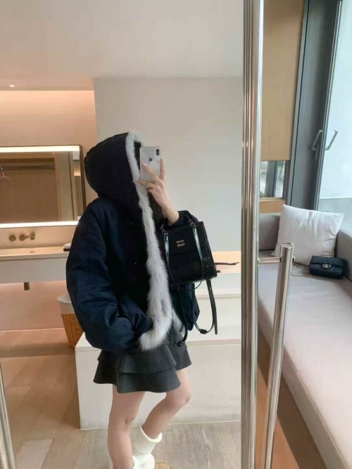 Stylish Goose Down Fur Coat with Large Collar - Warm and Fashionable 1 Stylish Goose Down Fur Coat with Large Collar - Warm and Fashionable