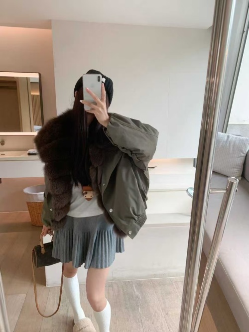 Stylish Goose Down Fur Coat - Fashionable and Warm Winter Outerwear 1 Stylish Goose Down Fur Coat - Fashionable and Warm Winter Outerwear