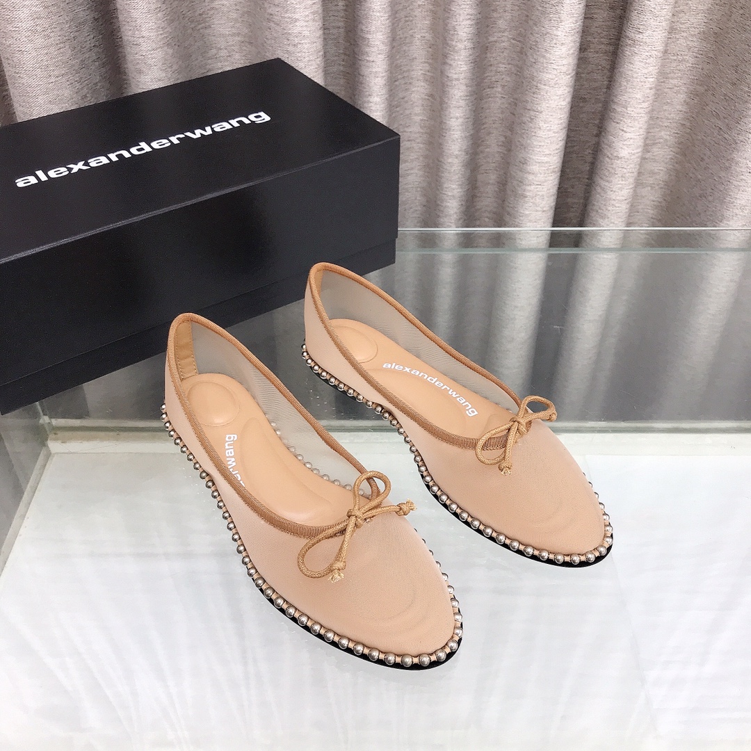 NO:173118,Mesh, leather, king, new style!  Alexander Wang high heels for women, luxury products, Alexande* Wang original 1:1 material, concave and convex and massage insoles with glue logo, perfect match with the most fashionable round head   high elastic injection molding material queen!  The comfortable feeling of lazy dancing shoes is really beautiful, the position just shows the seams of the feet, it is really sexy~ the letter logo design is very special!  The base is inlaid with copper beads and the original leather is easy to control!  Three colors of imported sheepskin, silk mesh cloth, (black, white, apricot) imported sheepskin footbed imported sheepskin heel height 1cm, original sole imported Italian dyed leather outsole size 35-39 (34,40,41,42, can be customized), single shoes, alexander wang, high heels, sheepskin, Leather soles19860909网面  皮面 大王 新款！Alexander Wang亚历山大王高跟鞋女士奢侈品Alexande* Wang原版1:1的材料 凹凸感带按摩的鞋垫配上注胶 Logo ,搭配最潮圆头 高弹注塑材质女王的绝佳搭配！懒人跳舞鞋的舒服感,美是真的美,位置刚好可以露脚缝, 真的很sexy～字母logo设计很特别！大底镶铜珠围边,原厂皮料很好驾驭！ 鞋面进口羊皮,丝网布,（黑,白,杏）三个色 内里进口羊皮 垫脚进口羊皮 跟高1cm,  鞋底原版意大利进口透染真皮大底 码数35-39（34,40,41,42,可定做）,单鞋,alexander wang,high heels,sheepskin,Leather soles,Women's Shoes