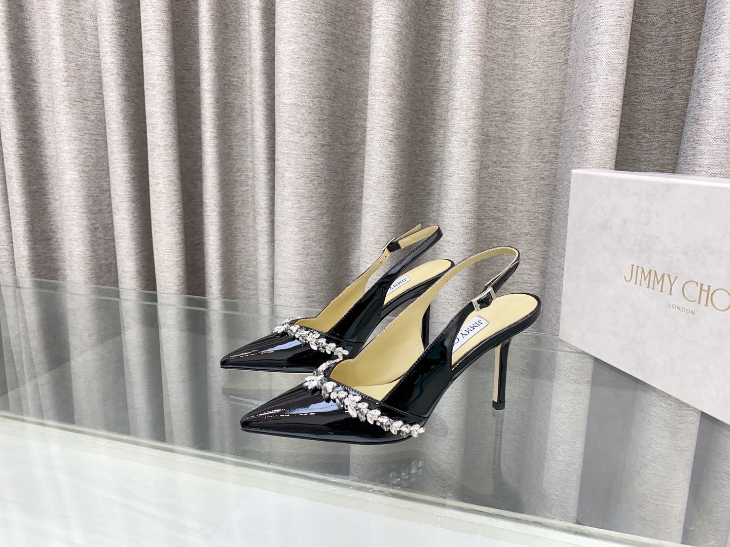 NO:164532,JIMMY CHOO 2025 summer hot product, pointed toe rhinestone high heels sandals Suitable for any occasion, beautiful and beautiful Australian pointed toe diamond series, it is simply beautiful. Falling in love with elegance and playful futuristic feeling, you can just take a look and you want to have it immediately, but you can really think of a pair of exquisite high heels~~~~~~~~~~~~~~~~~~~~~~~~~~~~~~~~~~~~~~~~~~~~~~~~~~~~~~~~~~~~~~~~~~~~~~~~~~~~~~~~~~~~~~~~~~~~~~~~~~~~~~~~~~~~~~~~~~~~~~~~~~~~~~~~~~~~~~~~~~~~~~~~~~~~~~~~~~~~~~~~~~~~~~~~~~~~~~~~~~~~~~~~~~~~~~~~~~~~~~~~~~~~~~~~~~~~~~~~~~~~~~~~~~~~~~~~~~~~~~~~~~~~~~~~~~~~~~~~~~~~~~~~~~~~~~~~~~~~~~~~~~~~~~~~~~~~~~~~~~~~~~~~~~~~~~~~~~~~~~~~~~~~~~~~~~~~~~~~~~~~~~~~~~~~~~~~~~~~~~~~~~~~~~~~~~~~~~~~~~~~~~~~~~~~~~~~~~~~~~~~~~~~~~~~~~~~~  42 custom) 5 heel height 8.5cm, sandals, jimmy choo, sandals, high heels, cowhide, sheepskin19860909JIMMY CHOO 2025夏日爆款, 尖头水钻高跟鞋 凉鞋 适合任何场合,美到炸的款 澳大利亚尖头镶钻系列、简直是美上天了,爱上优雅、爱上俏皮的未来感,光看一眼便想马上拥有,但一双精致的高跟鞋确是可以想想滴～～～～～～～～～～～～～～～～～ 该系列专为超凡绝伦、无所谓的女士而设计,从而打造出别致的整体效果,Jimmy Choo 设计出激发女性一往无前的产品彰显魅力 绑带水钻链条 1面料: 牛漆皮 黑色 白色 裸色 2内里 进口意制小羊皮超级柔软细腻  3大底 进口意大利原色牛皮底4码数 34一39(34 40 41 42定制) 5跟高8.5cm,凉鞋,jimmy choo,sandals,high heels,cowhide,sheepskin,Women's Shoes