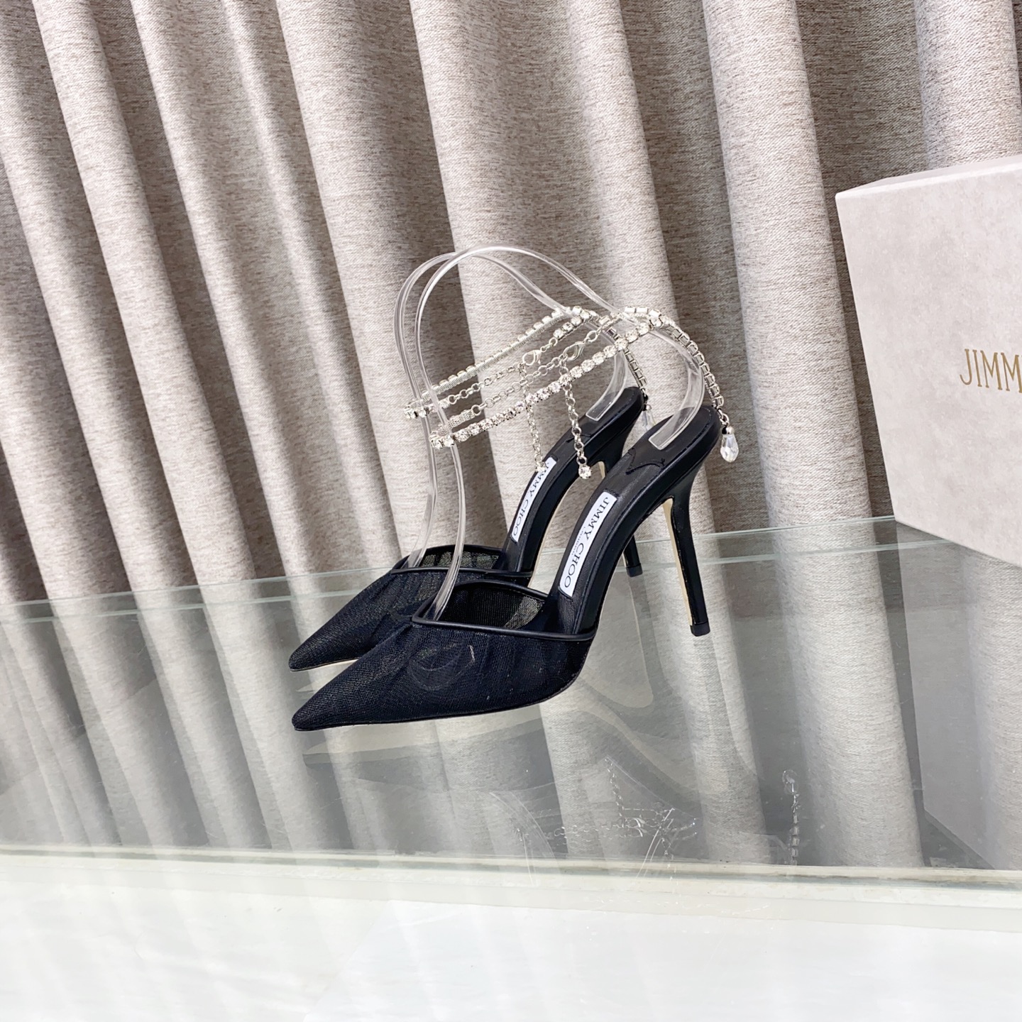 NO:244841,JIMMY CHOO (Jimmy Week) mesh with rhinestones, new style decoration, generous and noble. It is a very comprehensive and noble fashion life brand. The same strap women's high heel sandals series for major fashion bloggers and celebrities such as Hong Kong and the United States. The Australian pointed-toe pearl series and rhinestone series are simply beautiful. Falling in elegance and playful futuristic feeling, you can just take a look and you want to have it immediately, but you can think of a pair of exquisite high heels~~~~~~~~~~~~~~~~~~~~~~~~~~~~~~~~~~~~~~~~~~~~~~~~~~~~~~~~~~~~~~~~~~~~~~~~~~~~~~~~~~~~~~~~~~~~~~~~~~~~~~~~~~~~~~~~~~~~~~~~~~~~~~~~~~~~~~~~~~~~~~~~~~~~~~~~~~~~~~~~~~~~~~~~~~~~~~~~~~~~~~~~~~~~~~~~~~~~~~~~~~~~~~~~~~~~~~~~~~~~~~~~~~~~~~~~~~~~~~~~~~~~~~~~~~~~~~~~~~~~~~~~~~~~~~~~~~~~~~~~~~~~~~~~~~~~~~~~~~~~~~~~~~~~~~~~~~~~~~~~~~~~~~~~~~~~~~~~~~~~~~~~~~~~~~~~~~~~~~~~~~~~~~~~~~~~~~~~~~  3-sole imported Italian original color cowhide sole 4 sizes 35-39 (34 40 41 42 customized) 5-heel height 8.5cm /10.5cm, high heels, jimmy choo, jimmy choo, sandals, high heels, necklace, cowhide, sheepskin19860909JIMMY CHOO(吉米周)网纱配水钻 新款修饰 大方高贵 是一个非常全面之尊贵时尚生活品牌, 香港,美国等大时尚博主及明星的同款表带女士高跟凉鞋系列.  澳大利亚尖头镶珍珠系列、水钻系列简直是美上天了,爱上优雅、爱上俏皮的未来感,光看一眼便想马上拥有,但一双精致的高跟鞋确是可以想想滴～～～～～～～～～～～～～～～～～ 该系列专为超凡绝伦、无所谓的女士而设计,从而打造出别致的整体效果,Jimmy Choo 设计出激发女性一往无前的产品彰显魅力 绑带水钻链条珍珠项链装饰 1面料: 黑色网纱,银色网纱 2内里 进口意制小羊皮超级柔软细腻  3大底 进口意大利原色牛皮底4码数 35一39(34 40 41 42定制) 5跟高8.5cm /10.5cm,高跟鞋,jimmy choo,jimmy choo,sandals,high heels,necklace,cowhide,sheepskin,Women's Shoes