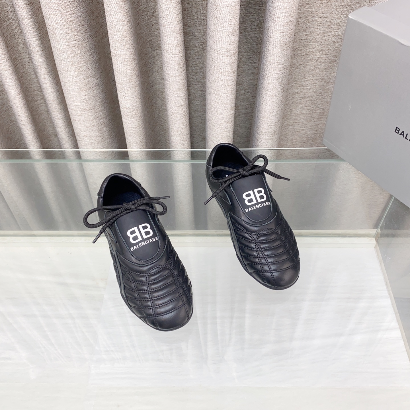 NO:669251,Men's size Pink men's size custom-made Balenciaga Balenciaga 2025 spring couple's new sports shoes (top version, exclusive first release.) ......................... Fabric first layer of cowhide material Outsole Rubber outsole Lining and foot pads made of pure sheepskin Size female 35-41 Male 39-45 (Female 40 41 Male 45 Custom-made non-refundable. Single shoes, balenciaga, balenciaga, sneakers, cowhide, sheepskin19860909男码 粉色男码定做 Balenciaga巴黎世家2025春季情侣新款运动鞋（顶级版本,独家首发.) …………………… 面料头层牛皮材料 大底橡胶大底 内里和垫脚全羊皮制作 size女35-41 男39-45（ 女40 41 男45 订做不退换.,单鞋,balenciaga,balenciaga,sneakers,cowhide,sheepskin,Women's Shoes