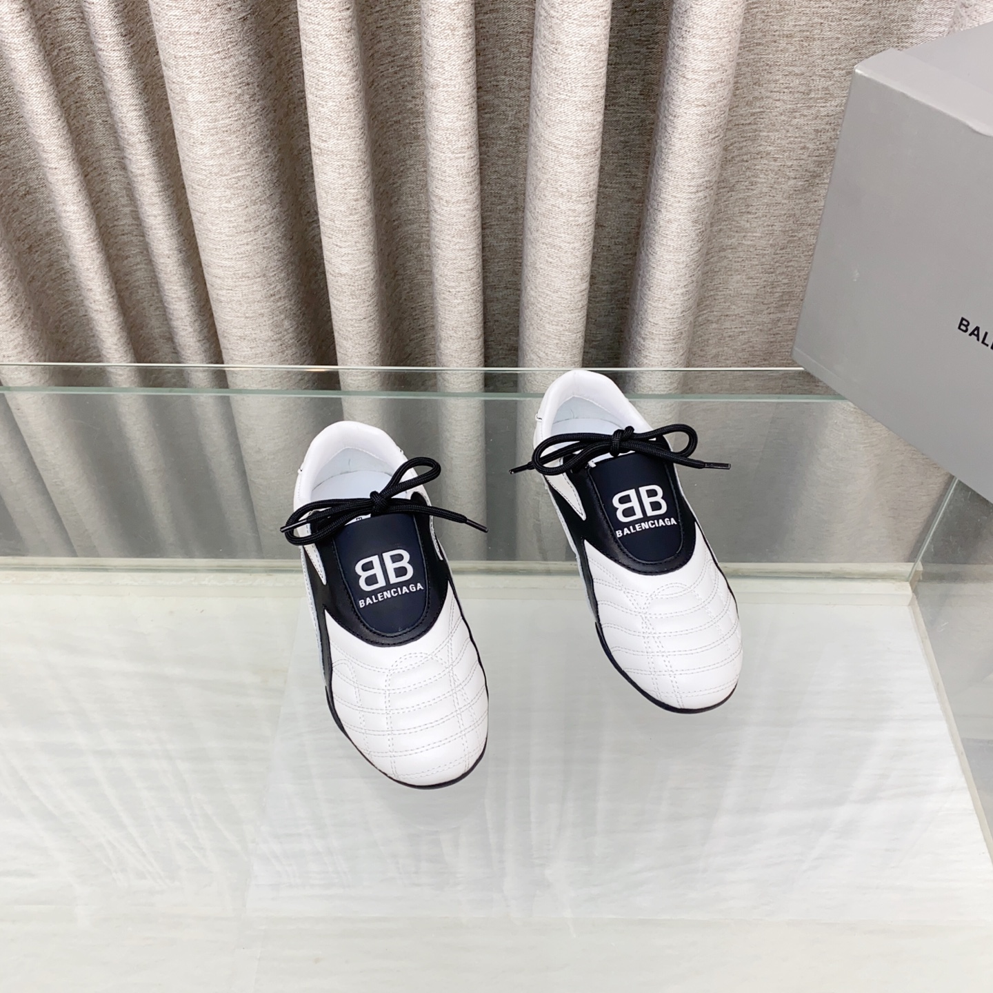 NO:669254,Men's size Pink men's size custom-made Balenciaga Balenciaga 2025 spring couple's new sports shoes (top version, exclusive first release.) ......................... Fabric first layer of cowhide material Outsole Rubber outsole Lining and foot pads made of pure sheepskin Size female 35-41 Male 39-45 (Female 40 41 Male 45 Custom-made non-refundable. Single shoes, balenciaga, balenciaga, sneakers, cowhide, sheepskin19860909男码 粉色男码定做 Balenciaga巴黎世家2025春季情侣新款运动鞋（顶级版本,独家首发.) …………………… 面料头层牛皮材料 大底橡胶大底 内里和垫脚全羊皮制作 size女35-41 男39-45（ 女40 41 男45 订做不退换.,单鞋,balenciaga,balenciaga,sneakers,cowhide,sheepskin,Women's Shoes