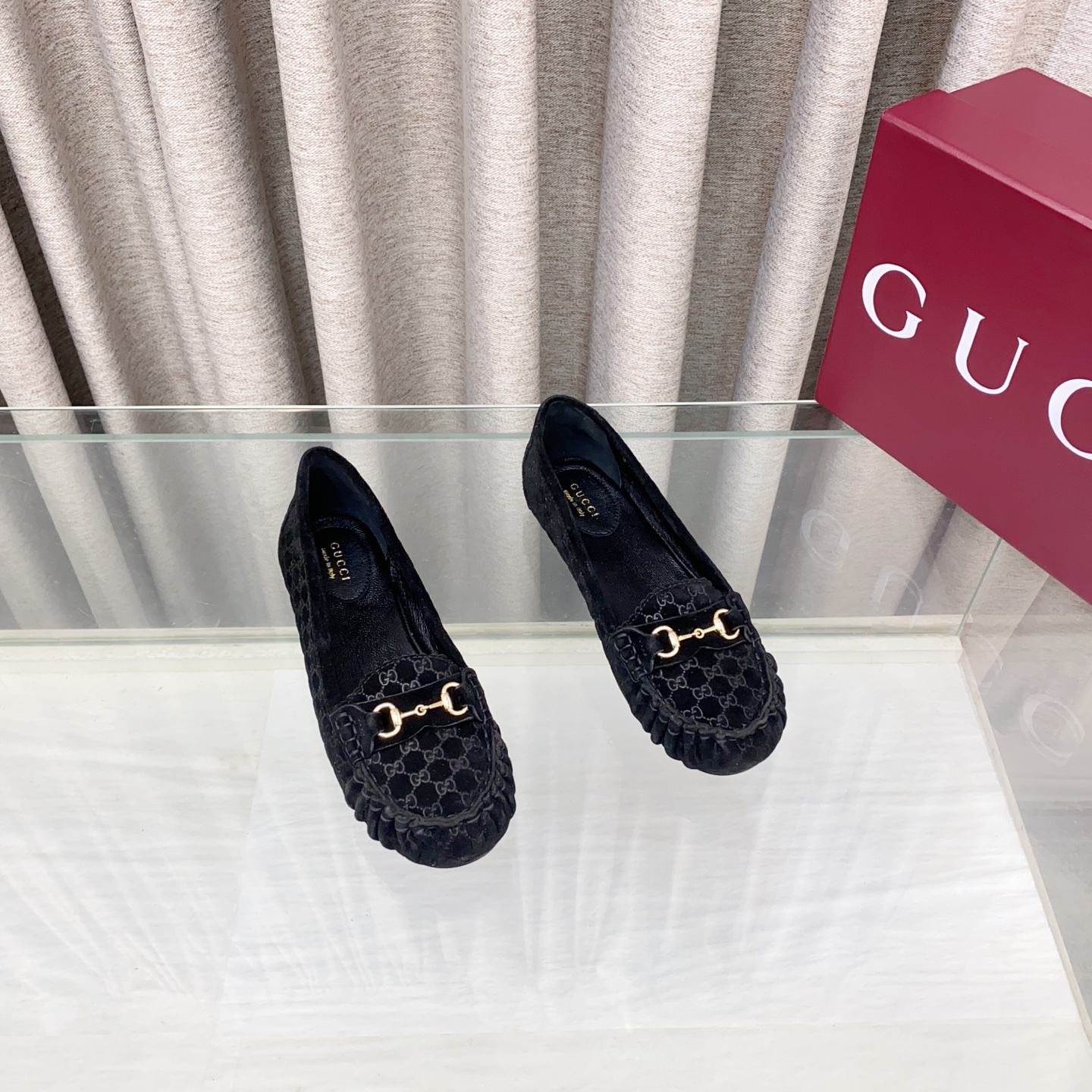 NO:414162,Gucci Gucci counter new style horse-drawn bean shoes, material imported leather/beef tiles, sheepskin inner foot pads, original molded horse-drawn buckle, genuine leather sole, heel 1.5cm Size35~39 (40 and 41 custom made without return or exchange), loafers, gucci, gucci, loafers, sheepskin, Leather soles19860909Gucci古驰专柜新款饰马衔扣豆豆鞋 材料进口皮面/牛猄,羊皮内里垫脚,原版开模马衔扣,真皮大底 ,鞋跟1.5cm Size35～39（40、41定做不退换）,乐福鞋,gucci,gucci,loafers,sheepskin,Leather soles,Women's Shoes