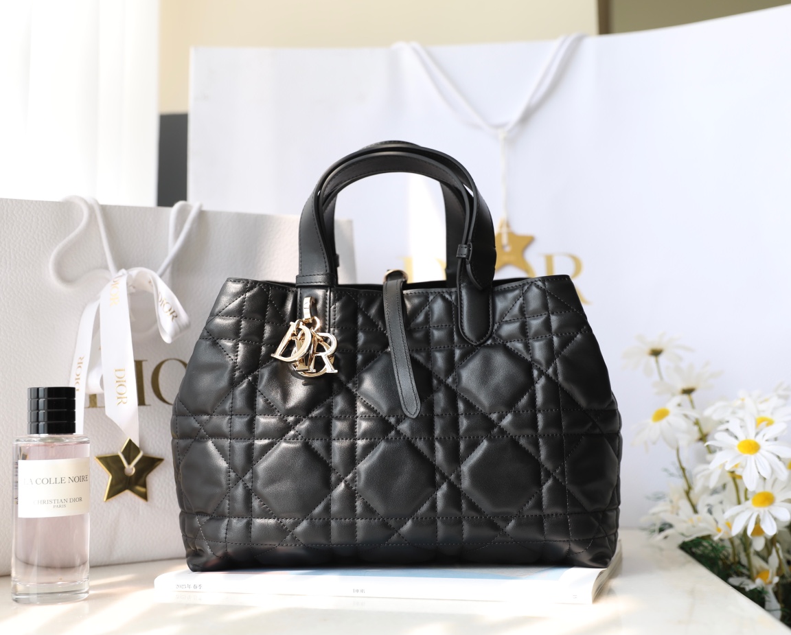 Dior Luxury
 Handbags Tote Bags Black Cowhide Spring/Summer Collection Casual