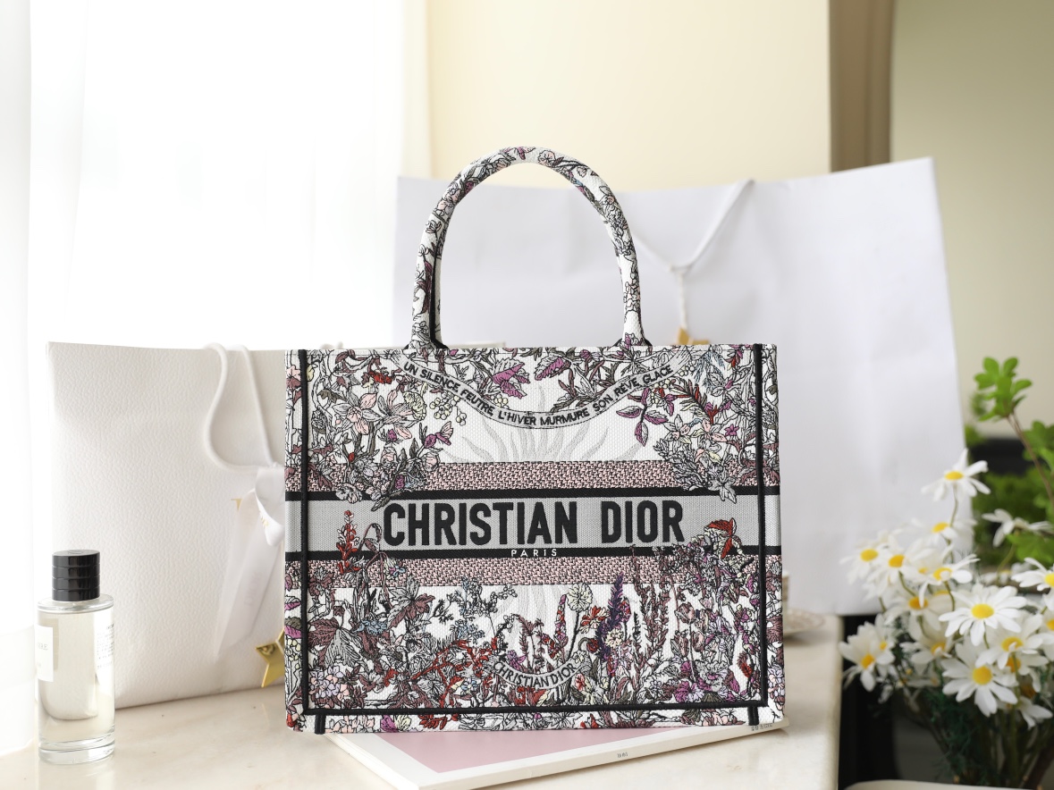 Buy
 Dior Book Tote Handbags Tote Bags Beige White Embroidery Spring/Summer Collection