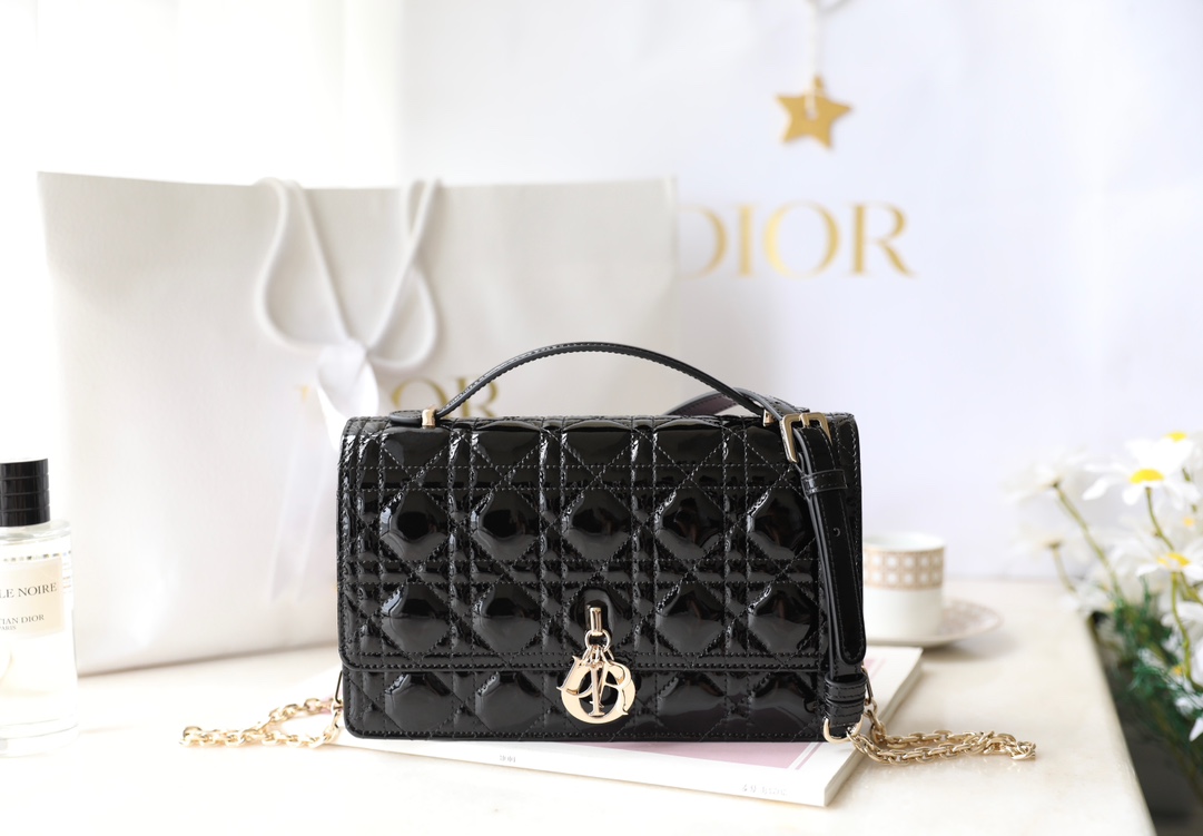 Dior Copy
 Bags Handbags Black Cowhide Patent Leather Chains