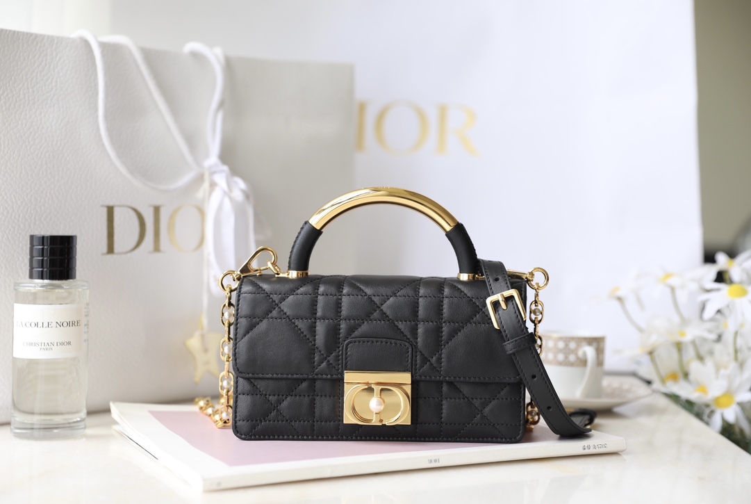 Dior Ange DR-031 El estilo estético elegante y moderno abre la nueva serie de Dior. Confeccionado en piel de becerro ro…