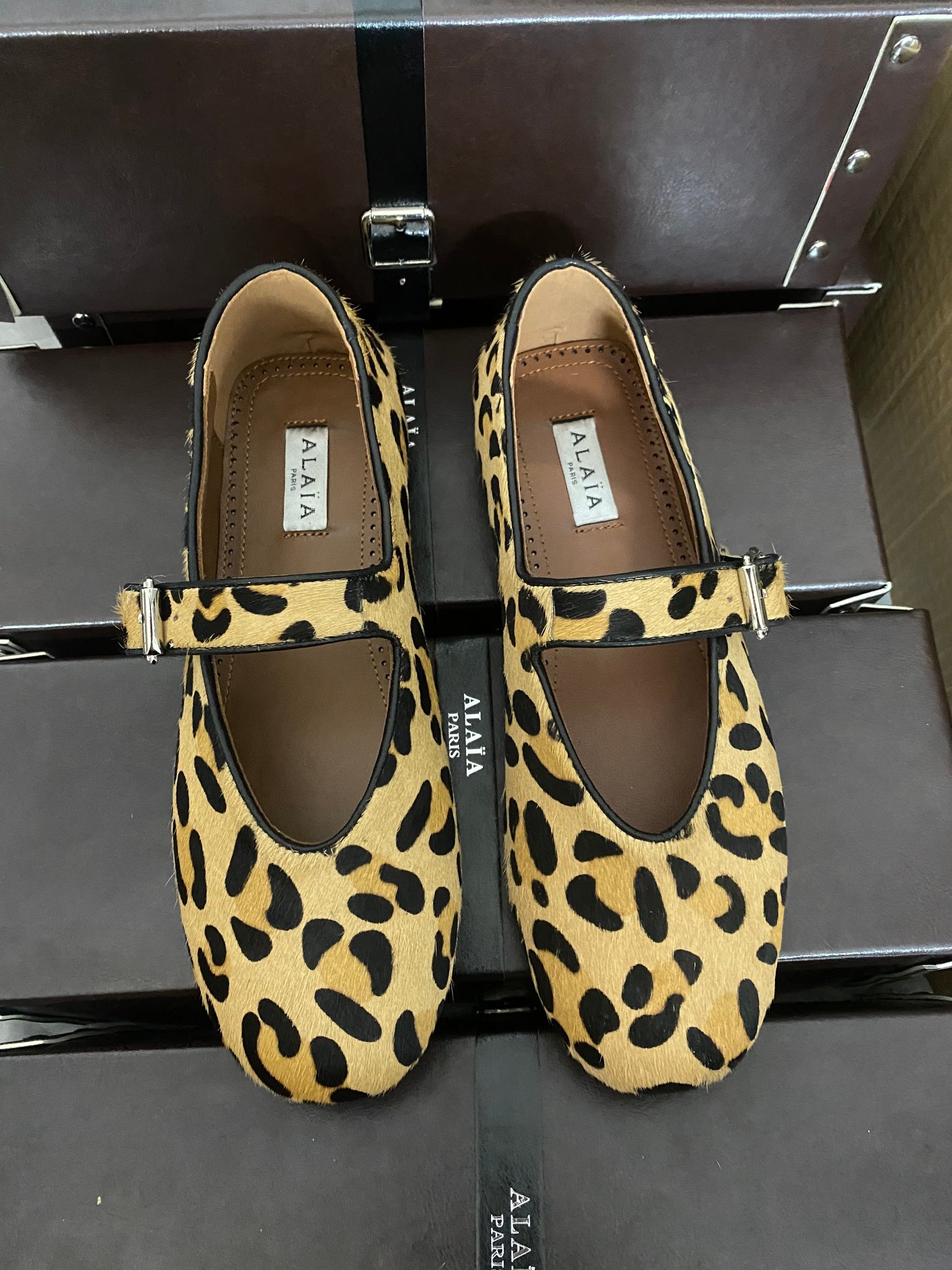 NO:250455,Alaia catwalk flat ballet flat shoes!  Sweet and cool ballet style, a ballet shoes with super popular, romantic, charming, comfortable and versatile. Fabric, leopard print horse hair, sheepskin inner lining, private molded rubber non-slip sole, size 35-42 (customized for non-return and exchange, ballet shoes, alaia, sheepskin19860909Alaia 走秀款平底芭蕾舞平底单鞋！ 甜酷芭蕾风,人气超高的一款芭蕾舞鞋,浪漫又迷人舒适百搭. 面料,豹纹马毛 羊皮内里,私模橡胶防滑大底, 码数35-42（40/41/42定做不退换）,芭蕾舞鞋,alaia,sheepskin,Women's Shoes