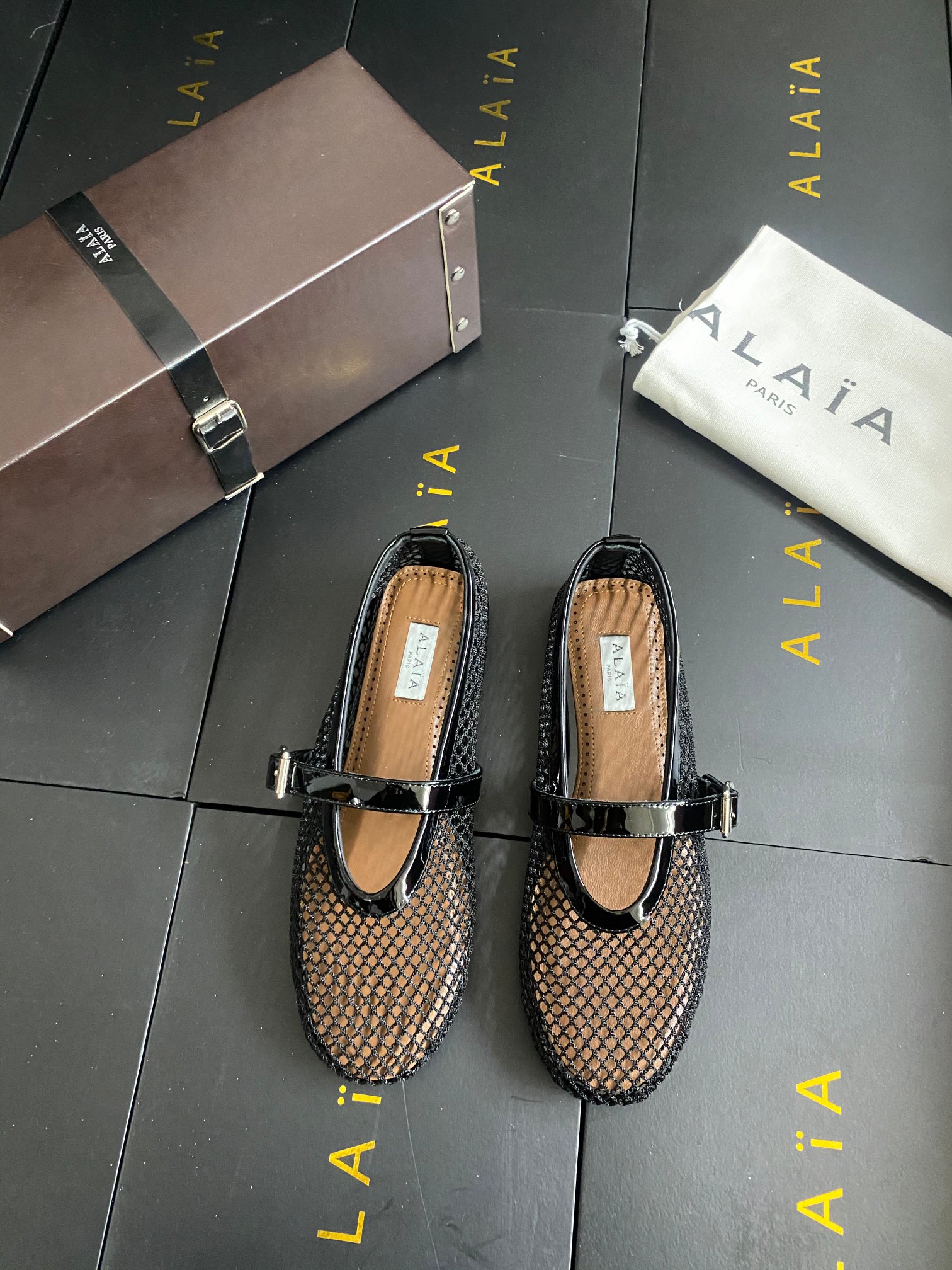 NO:250446,!  !  Mesh style!  !  !  Black Alaia catwalk flat ballet flat shoes!  Sweet and cool ballet style, a ballet shoes with super popular, romantic, charming, comfortable and versatile. Original custom cowhide Shuihua Diamond fabric, sheepskin inner lining, private molded rubber non-slip sole, size 35-41 (40/41 custom made without return or exchange), ballet shoes, alaia, cowhide, sheepskin19860909！！网纱款！！！黑色 Alaia 走秀款平底芭蕾舞平底单鞋！ 甜酷芭蕾风,人气超高的一款芭蕾舞鞋,浪漫又迷人舒适百搭. 原版订制牛皮施华钻 面料, 羊皮内里,私模橡胶防滑大底, 码数35-41（40/41定做不退换）,芭蕾舞鞋,alaia,cowhide,sheepskin,Women's Shoes