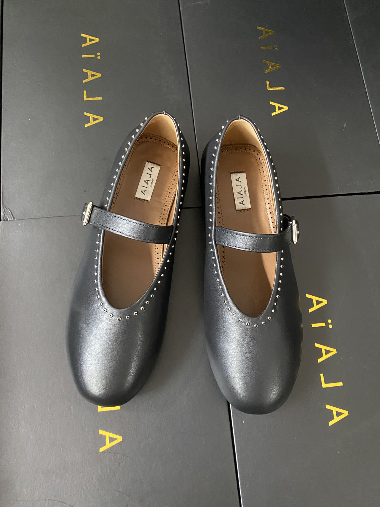 NO:437901,Alaia catwalk flat ballet flat shoes!  Sweet and cool ballet style, a ballet shoes with super popular, romantic, charming, comfortable and versatile. Original custom cowhide Shuihua Diamond fabric, sheepskin inner lining, private molded rubber non-slip sole, size 35-41 (40/41 custom made without return or exchange), ballet shoes, alaia, cowhide, sheepskin19860909Alaia 走秀款平底芭蕾舞平底单鞋！ 甜酷芭蕾风,人气超高的一款芭蕾舞鞋,浪漫又迷人舒适百搭. 原版订制牛皮施华钻 面料, 羊皮内里,私模橡胶防滑大底, 码数35-41（40/41定做不退换）,芭蕾舞鞋,alaia,cowhide,sheepskin,Women's Shoes