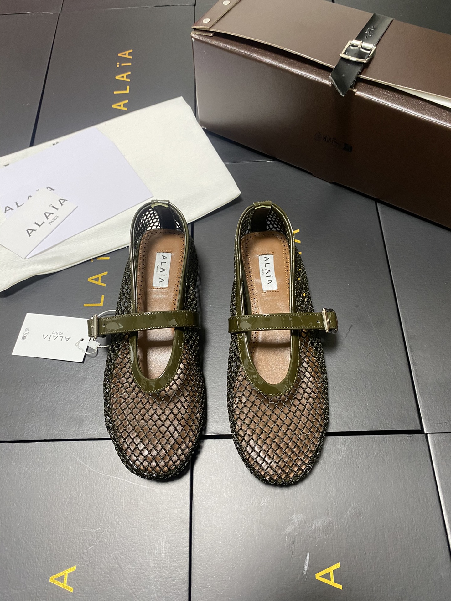 NO:407923,Mesh style!  !  !  Green Alaia catwalk flat ballet flat shoes!  Sweet and cool ballet style, a popular ballet shoes, romantic, charming, comfortable and versatile original custom cowhide sheepskin inner lining, private mold rubber non-slip sole, size 35-41 (40/4142 custom made without return or exchange), ballet shoes, alaia, cowhide, sheepskin19860909网纱款！！！绿色 Alaia 走秀款平底芭蕾舞平底单鞋！ 甜酷芭蕾风,人气超高的一款芭蕾舞鞋,浪漫又迷人舒适百搭 原版订制牛皮 羊皮内里,私模橡胶防滑大底, 码数35-41（40/4142定做不退换）,芭蕾舞鞋,alaia,cowhide,sheepskin,Women's Shoes