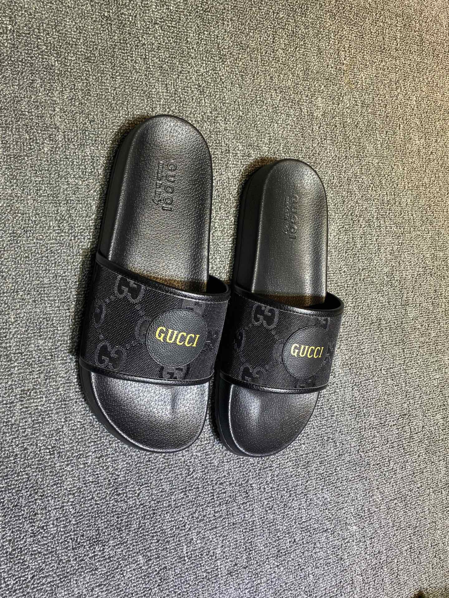 NO:411269,Top version, good quality, couples Gucci 'Guchi' printed slippers, a highly anticipated internet celebrity item that can melt your heart without any suspense. Every fashion week street shot is super high!  It is simply a masterpiece of magical skills. A must-have 'material selection' that everyone has made of the original 1:1 mold opening. The foot feels Q-sleek and super soft. The foot is super delicate 35-46, slippers, gucci, slippers19860909顶级版 好品质 情侣款Gucci『古奇』印花拖鞋 万众瞩目的一款 美到即可融化你们的心毫无悬念的网红单品 每款时装周街拍出镜率都超高！简直就是鬼斧神工的杰作 人手必备的一款『选料』都是原版1:1开模制造 脚感Q弹超柔软 上脚超级秀气35-46,,拖鞋,gucci,slippers,Women's Shoes