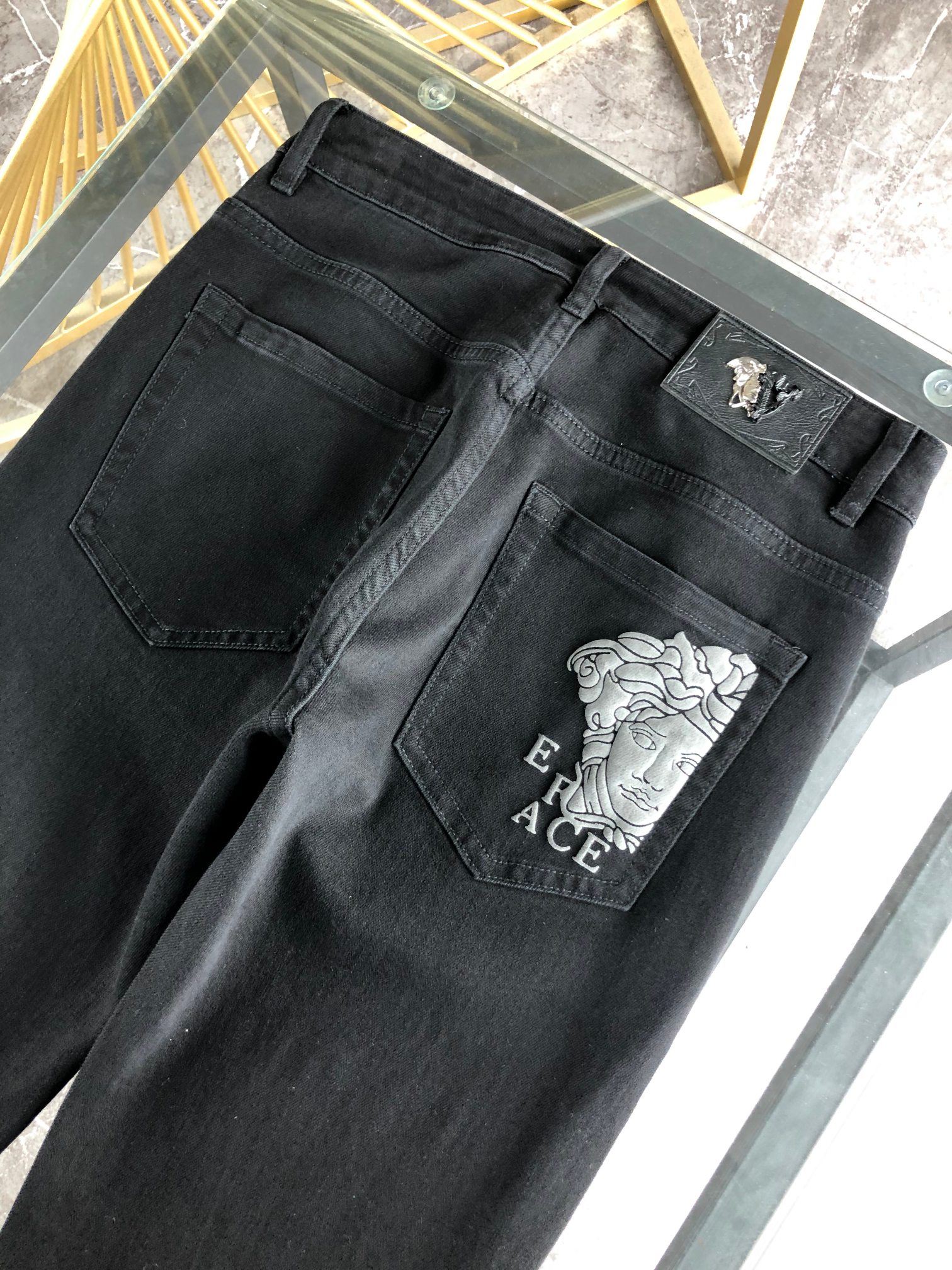 范思哲春夏新品专柜有售实体店极品牛仔裤专柜原版1:1好货适合各个年龄段市场最高版本的欧洲进口面料舒适柔软