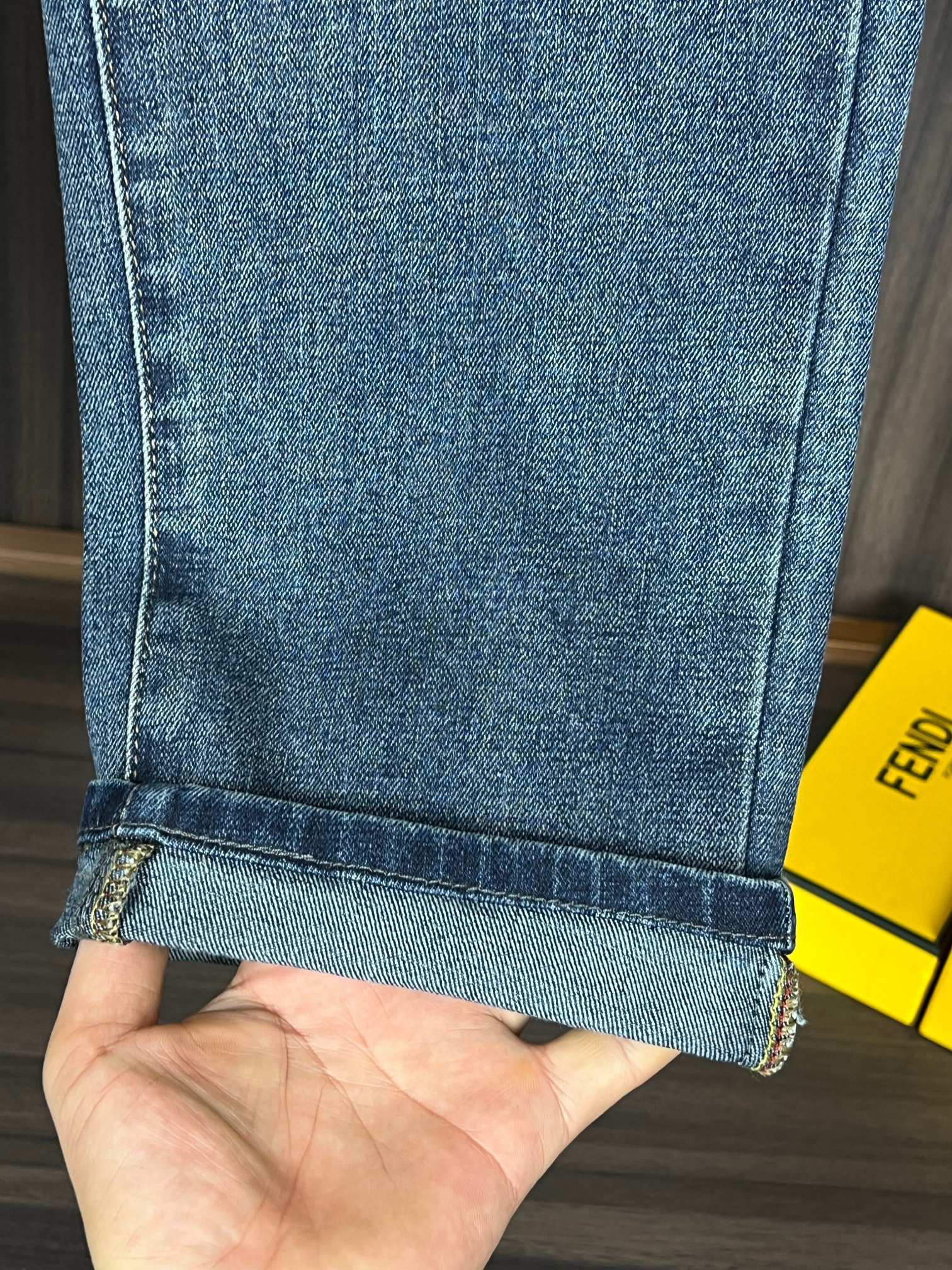 P145  PP🌟🇮🇹🌟 新款来袭🔥2010秋冬爆款新品 专柜有售 实体店极品牛仔裤🐂专柜原版1:1好货，适合各个年龄段。市场最高版本的欧洲进口面料。舒适柔软亲肤，上身效果超级棒时尚百搭，笔挺有型，衣橱必备！适合任何场合穿着 尺码:29-40