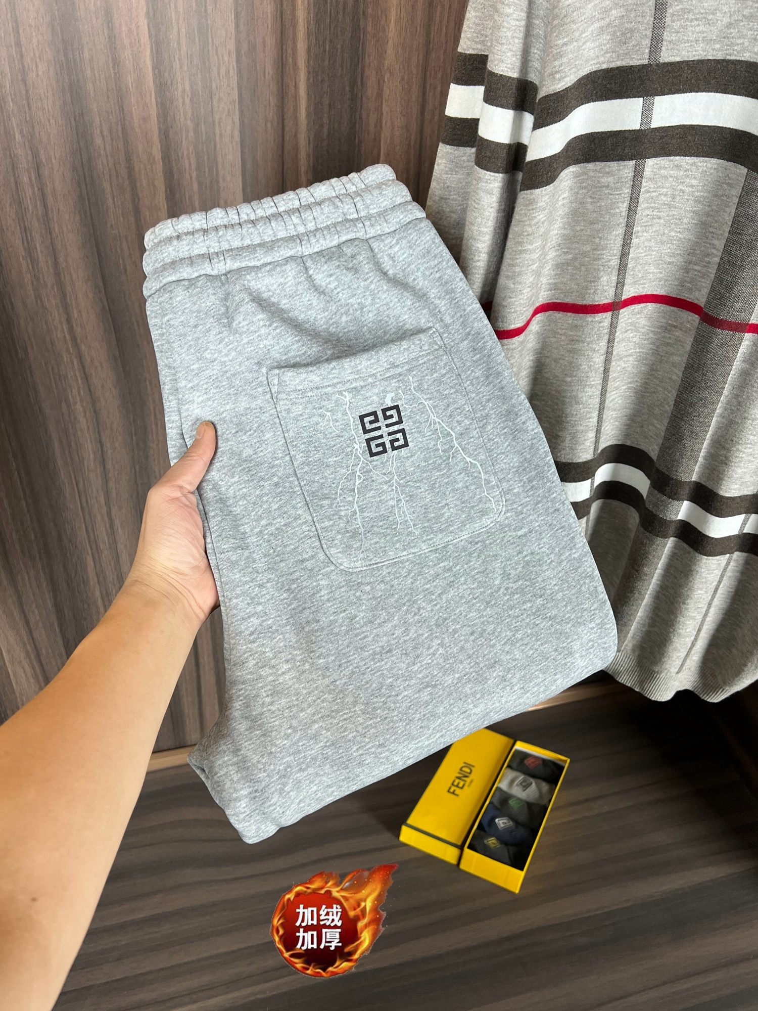 _ddj9s-YHYivhAMo5rNFrBcQ63LLDzn9LgFQI22w