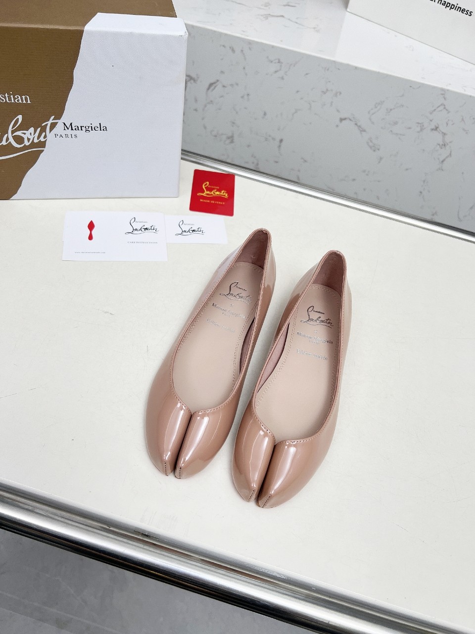 NO:260892,CL x Maison Margiel joint brand invisible height increase of 2cm latest split-toe single shoe original 1:1 mold opening, after 9982 days of last debugging, the large-scale goods finally came out. ⑥ Color selection, original upper material apricot color, footbed sheepskin, large sole original mold opening, size 35~41 (41 size customization without return and exchange), split-toe shoes, christian louboutin, sheepskin19860909CL x Maison margiel联名 隐形增高2cm 最新款分趾单鞋 原版1:1开模,历经九九八十二天楦头的调试,终于出大货了.⑥色选 鞋面原版材料杏色 垫脚羊皮 大底原版开模大底 码数35~41码（41码定制不退换）,分趾鞋,christian louboutin,sheepskin,Women's Shoes