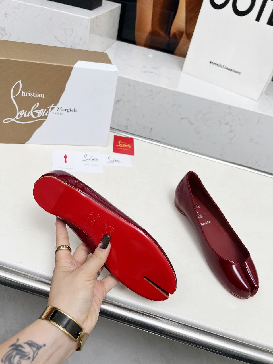 NO:260894,CL x Maison Margiel joint brand, invisible height increase of 2cm, the latest split-toe single shoe, original 1:1 mold opening, after 9982 days of last debugging, the large-scale product is finally released. ⑥ Color selection, original upper material burgundy red footbed sheepskin, large sole original mold opening, size 35~41 (41 size customization without return and exchange), split-toe shoes, christian louboutin, sheepskin19860909CL x Maison margiel联名 隐形增高2cm 最新款分趾单鞋 原版1:1开模,历经九九八十二天楦头的调试,终于出大货了.⑥色选 鞋面原版材料酒红色 垫脚羊皮 大底原版开模大底 码数35~41码（41码定制不退换）,分趾鞋,christian louboutin,sheepskin,Women's Shoes