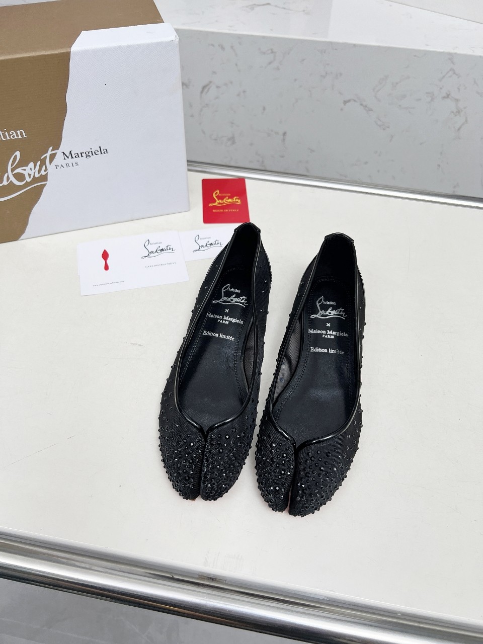 NO:260890,CL x Maison Margiel joint brand invisible height increase of 2cm latest split-toe single shoe original 1:1 mold opening, after 9982 days of last debugging, the large-scale goods finally came out. ⑥ Color selection, imported breathable mesh/skin/rispin footbed sheepskin, original mold opening and sole, size 35~41 (41 size customization without return and exchange), split-toe shoes, christian louboutin, sheepskin19860909CL x Maison margiel联名 隐形增高2cm 最新款分趾单鞋 原版1:1开模,历经九九八十二天楦头的调试,终于出大货了.⑥色选 鞋面进口透气网/皮/水钻 垫脚羊皮 大底原版开模大底 码数35~41码（41码定制不退换）,分趾鞋,christian louboutin,sheepskin,Women's Shoes