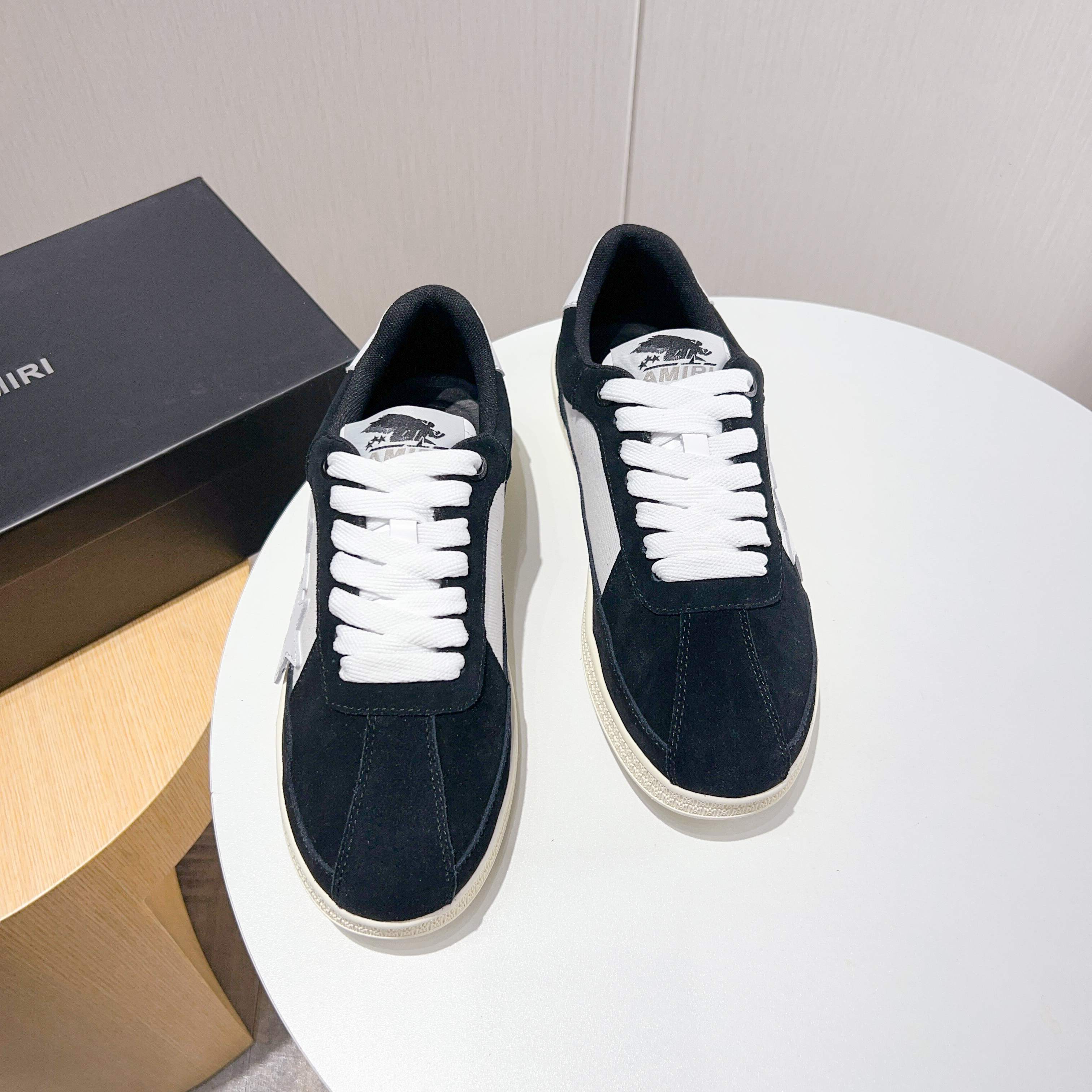 Amiri Low-Top Casual Sneakers in Premium Suede & Leather Star Design 7 a1742394387899 5467