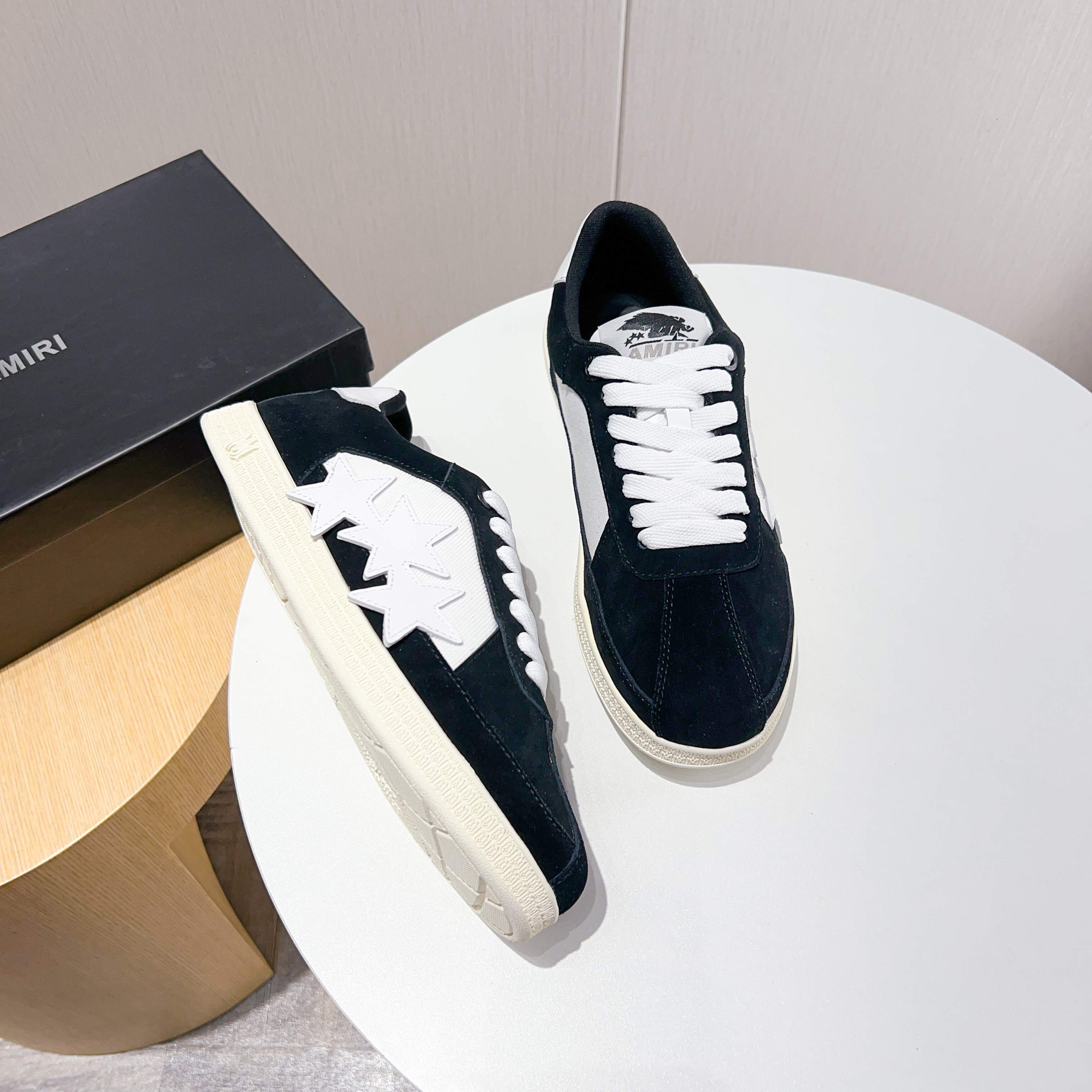 Amiri Low-Top Casual Sneakers in Premium Suede & Leather Star Design 9 a1742394387912 0105