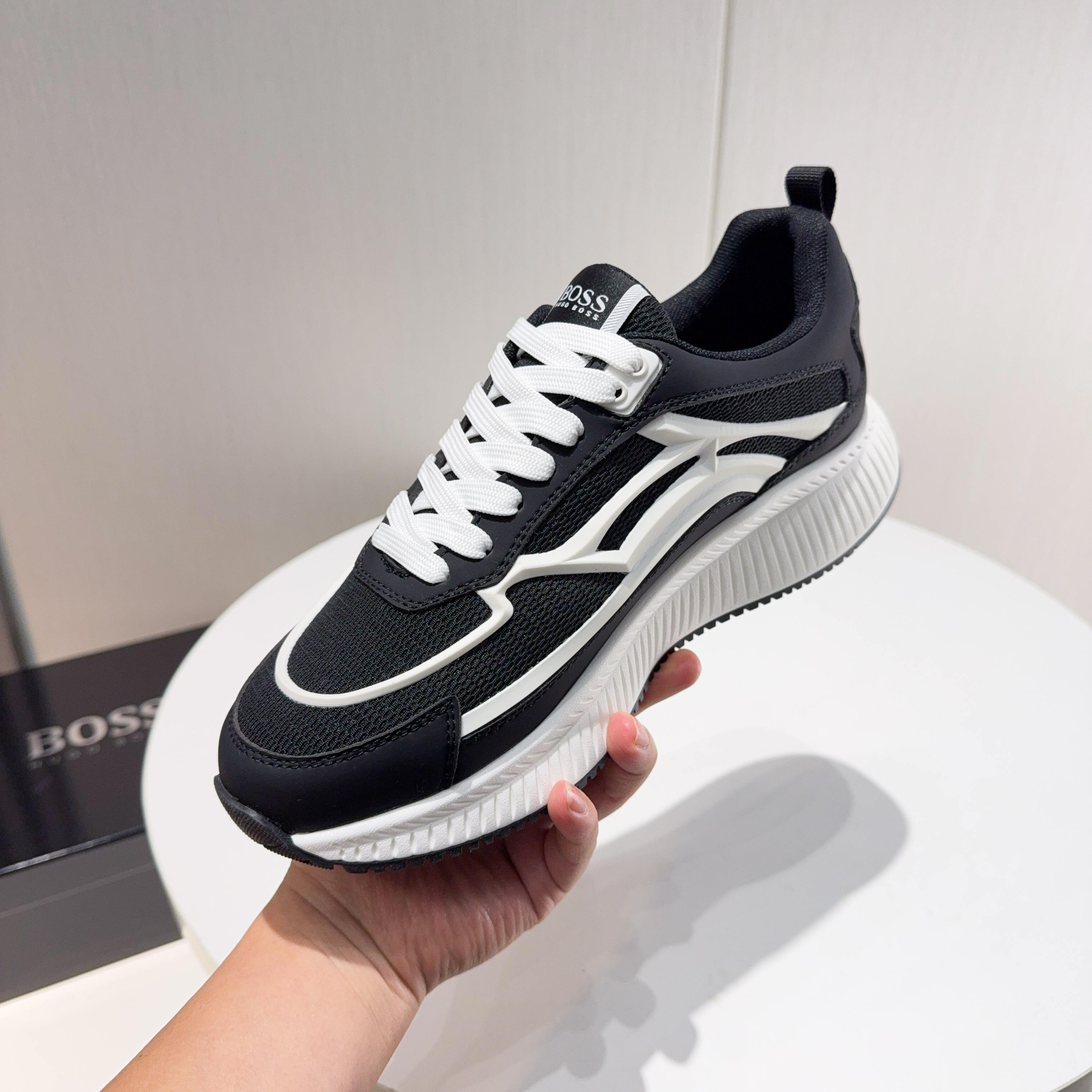 NO:744389,: High-end boss new official website synchronous knitted fabric upper with glue-in-one one-piece molding, star recommended sports running shoes, light and breathable, code number: 38-44, custom-made 45,19860909:高端boss新款官网同步针织布鞋面滴胶一体成型明星推荐款运动跑鞋轻便透气,码数:38-44,定做45,,Men's shoes