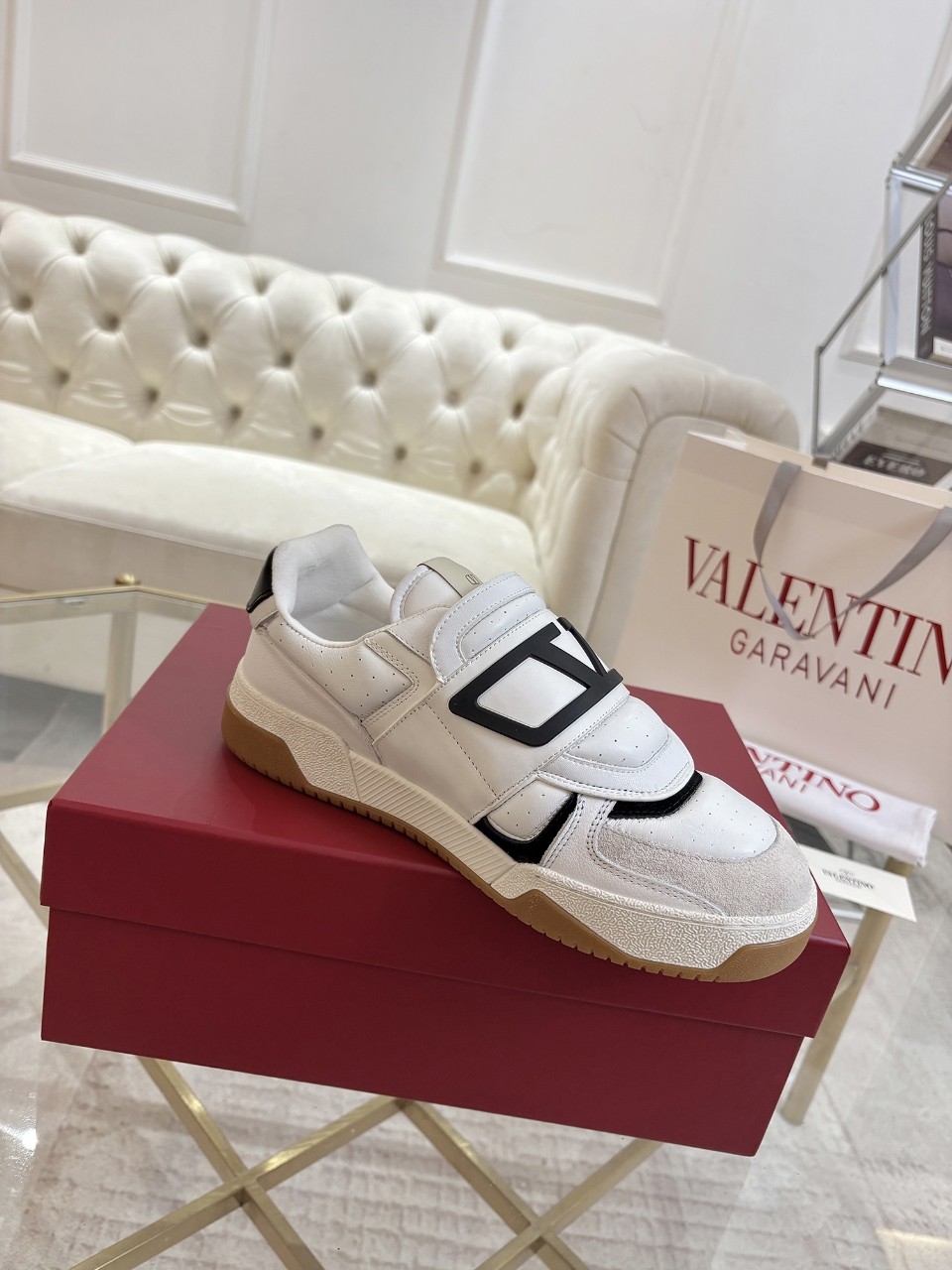 Valentino Leisure Shoes: Top Edition, Original 1:1 Development, Premium Materials, Synchronized Packages - 图片 1