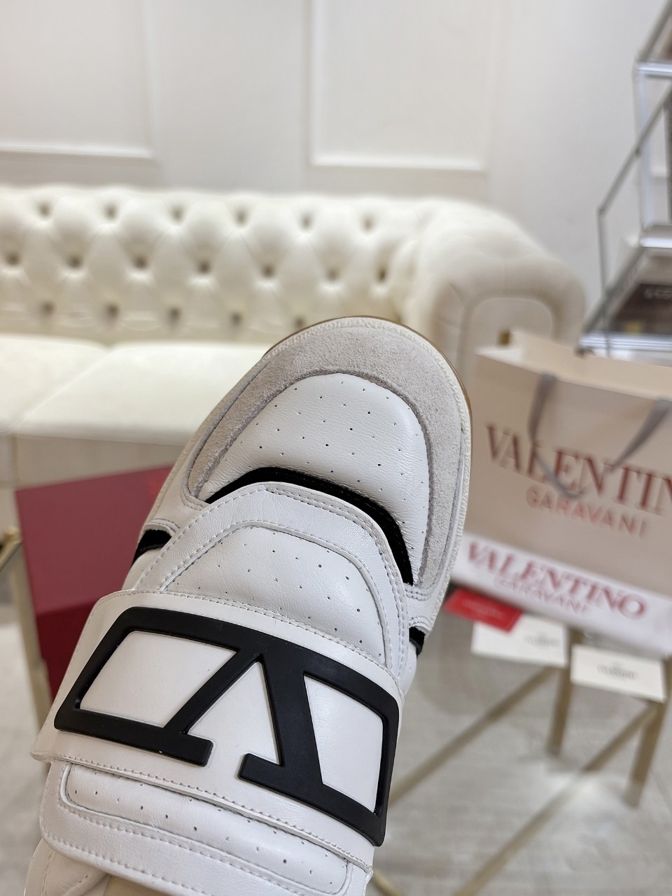Valentino Leisure Shoes: Top Edition, Original 1:1 Development, Premium Materials, Synchronized Packages - 图片 3