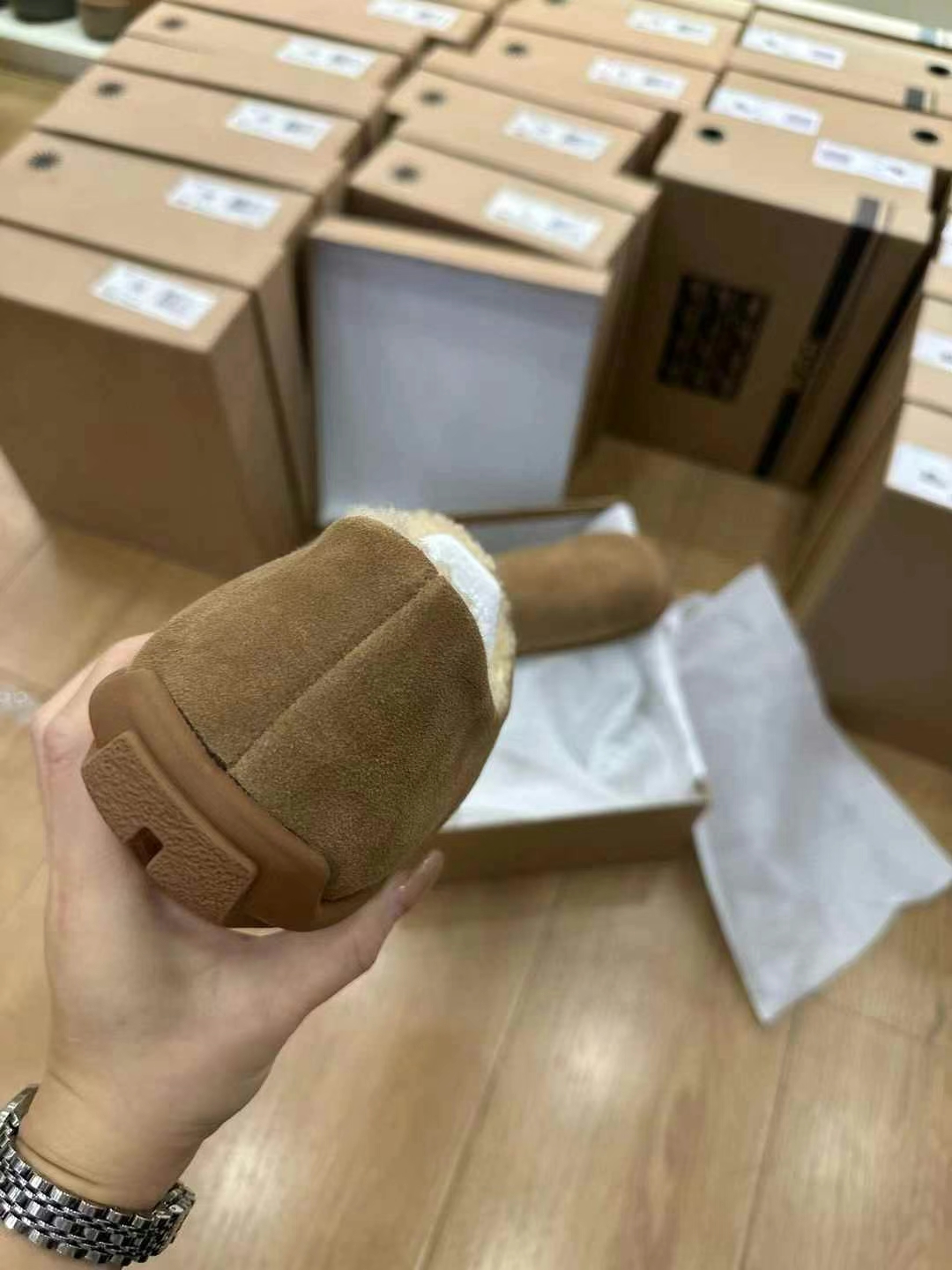 🔥新品分享
𝐔𝐠𝐠 小土豆全包鞋
这款颜值太好嗑了！
带后跟保暖性更好
三色
35-40码
​