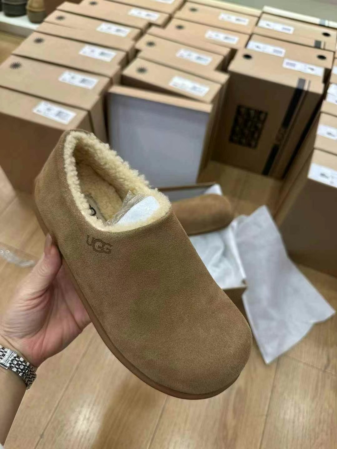 🔥新品分享
𝐔𝐠𝐠 小土豆全包鞋
这款颜值太好嗑了！
带后跟保暖性更好
三色
35-40码
​