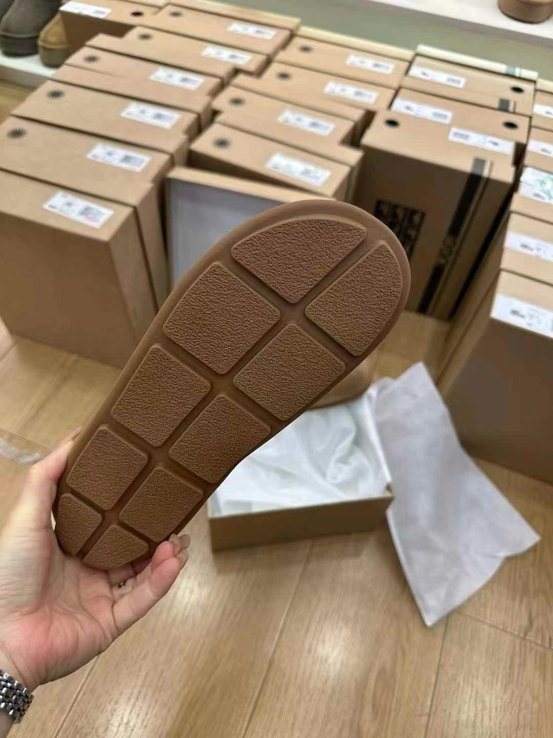🔥新品分享
𝐔𝐠𝐠 小土豆全包鞋
这款颜值太好嗑了！
带后跟保暖性更好
三色
35-40码
​