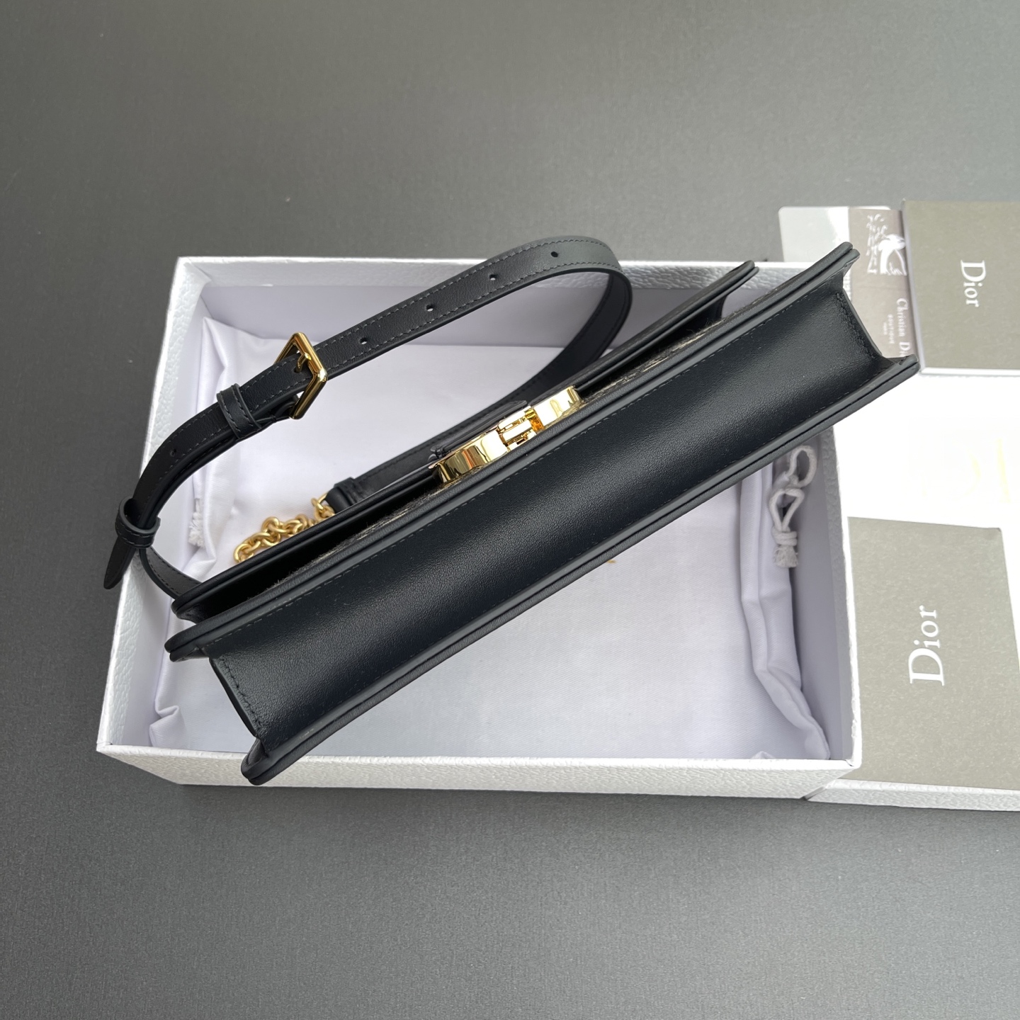 【顶级高端～进口材料】30Montaigne 
这款30Montaigne ToP Handle手袋采用