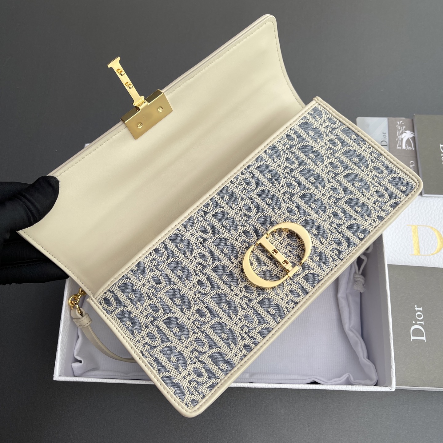 【顶级高端～进口材料】30Montaigne 
这款30Montaigne ToP Handle手袋采用