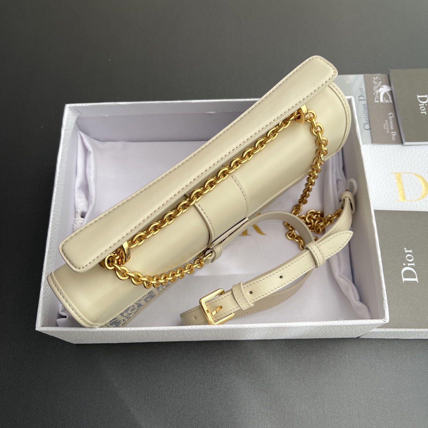 【顶级高端～进口材料】30Montaigne 
这款30Montaigne ToP Handle手袋采用