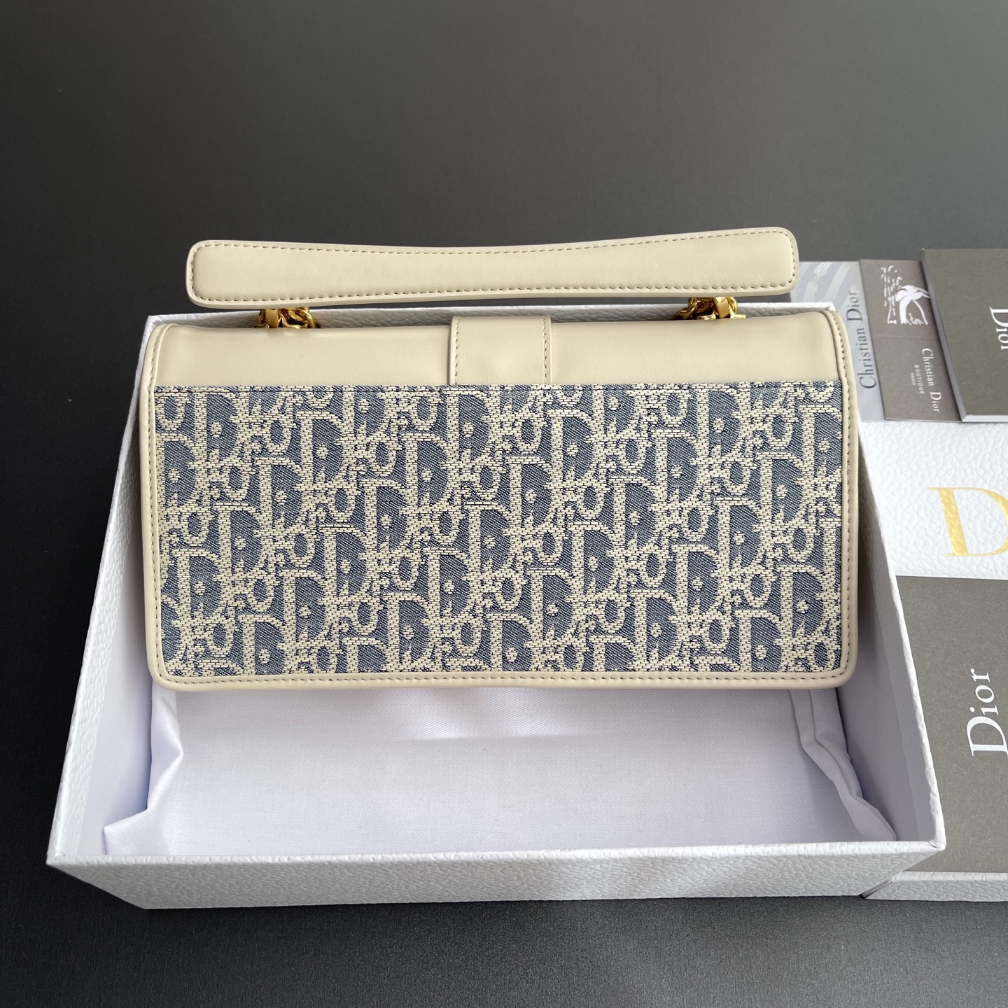【顶级高端～进口材料】30Montaigne 
这款30Montaigne ToP Handle手袋采用