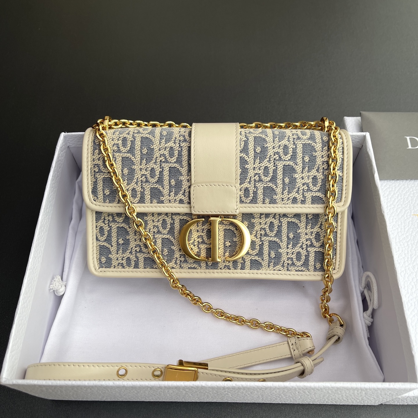 NO:338282,【Top high-end ~Imported materials】30Montaigne No. M9334 Sea salt blue Specifications w21×h12×d6 cm.,DIOR,dior19860909【 顶级高端～进口材料】30Montaigne 编号M9334 海盐蓝 规格w21×h12×d6 cm.,DIOR,dior,Bag