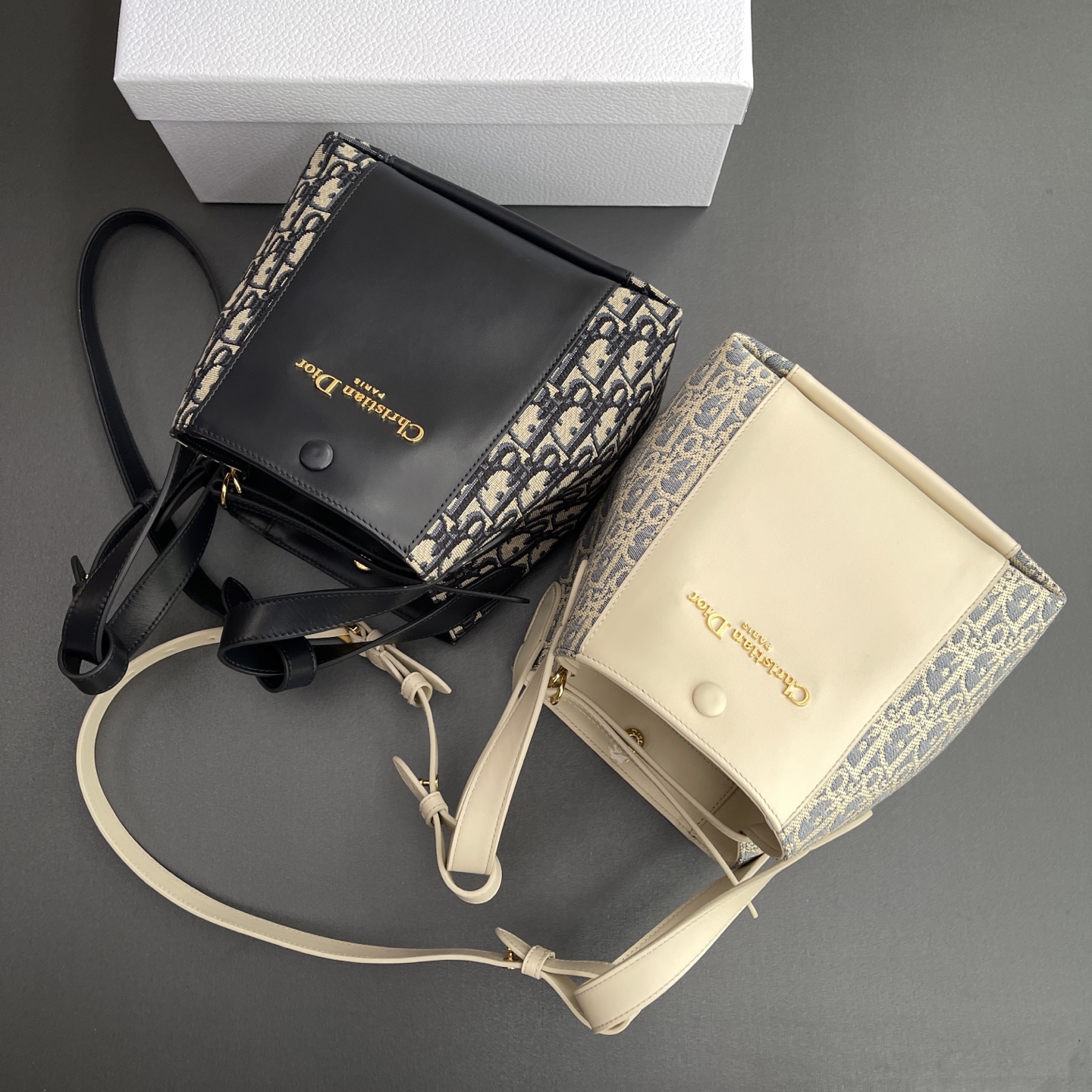 【顶级高端～进口材料】小号Signature 水桶包

编号：M2840 
规格：w21×h19×d11cm
