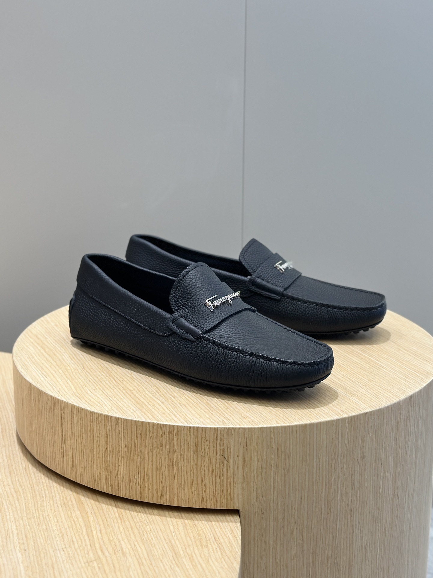 Louis Vuitton Classic Luxury Leather Shoe Loafer Ref.20D4B8B7 3