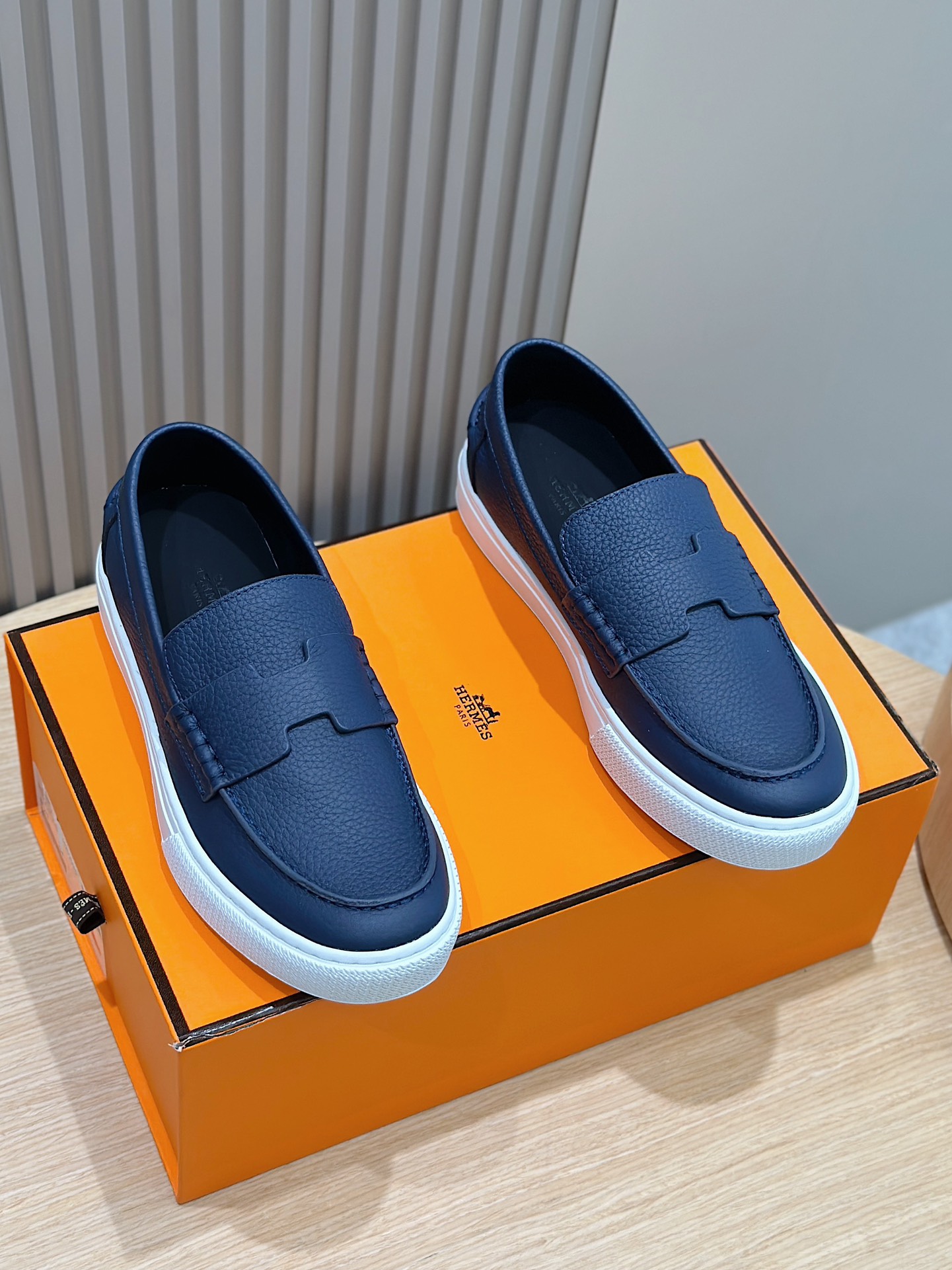 הרמס נעליים סניקרס מוֹקָסִינִים לבן גברים Calfskin קווייד גומא אופנה רגיל