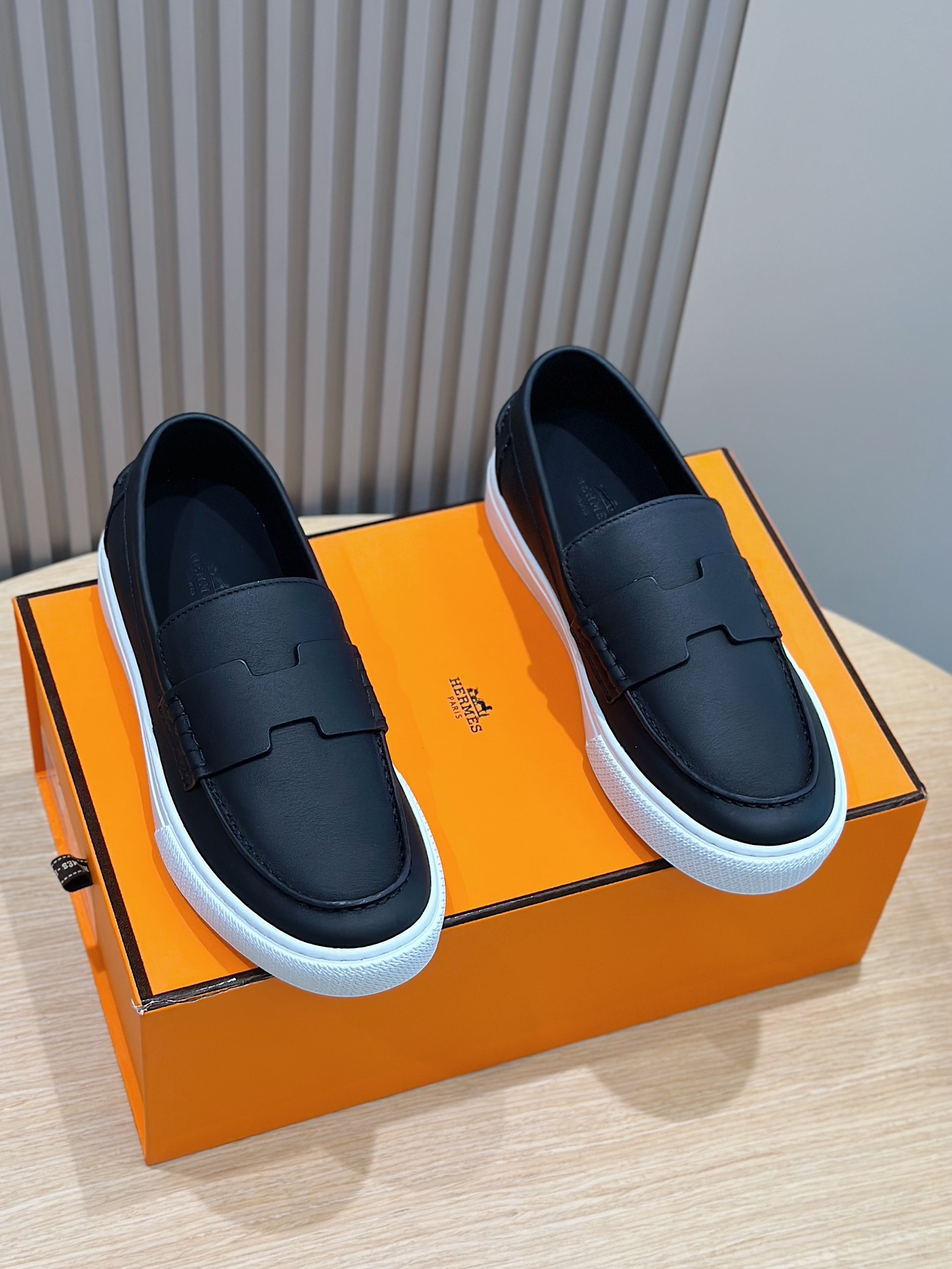 הרמס נעליים סניקרס מוֹקָסִינִים לבן גברים Calfskin קווייד גומא אופנה רגיל