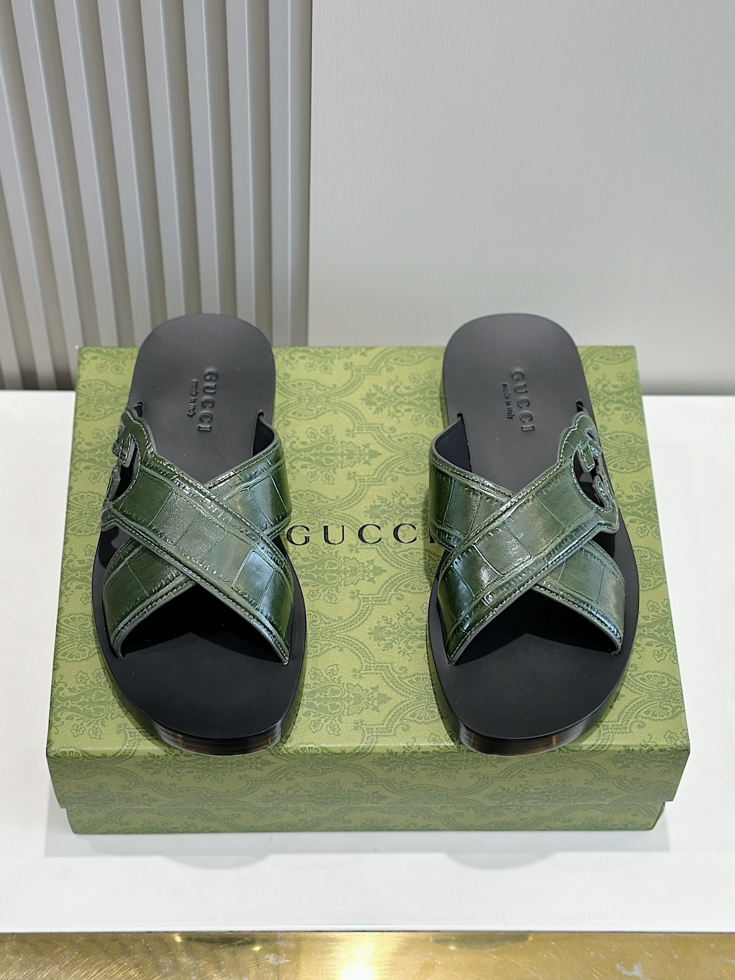 Gucci Scarpe Pantofole Nero Openwork Uomini Pelle bovina Cuoio genuino