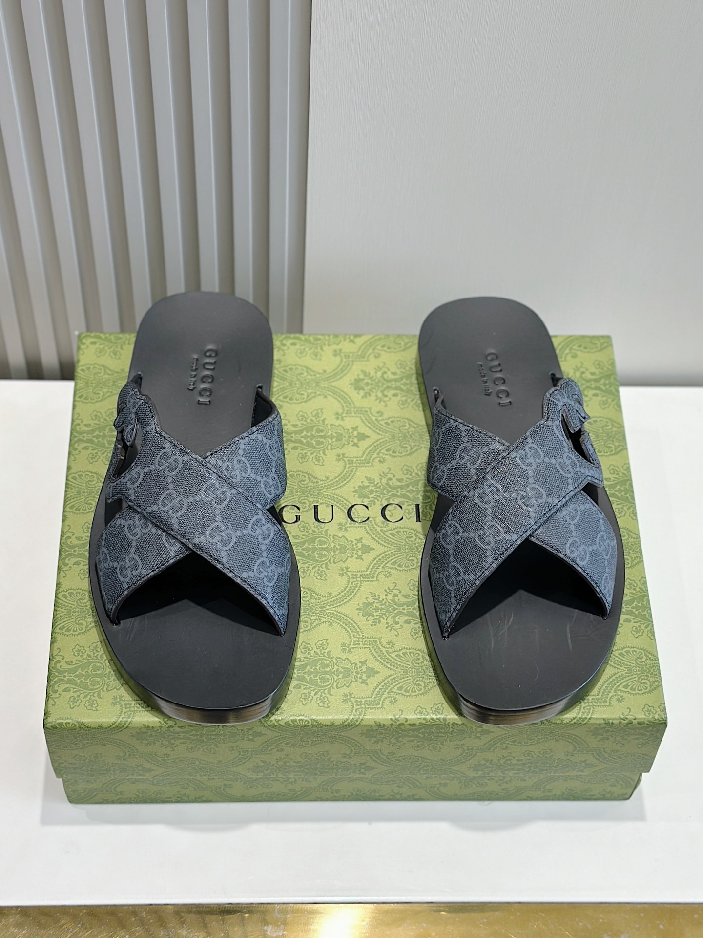 Designer replica AAA
 Gucci Scarpe Pantofole Vendita online
 Nero Openwork Uomini Pelle bovina Cuoio genuino