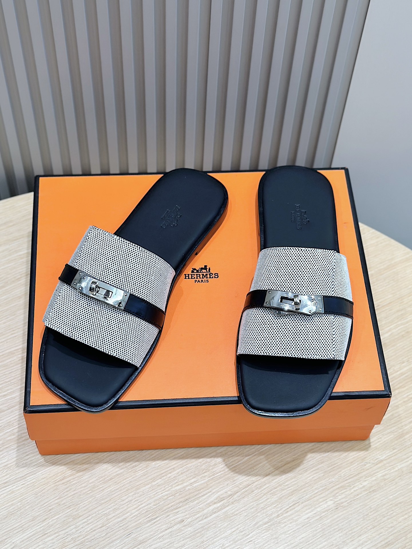 Hermes Zapatos Sandalias Pantuflas Negro Hombres Piel de vaca Cuero Dermis