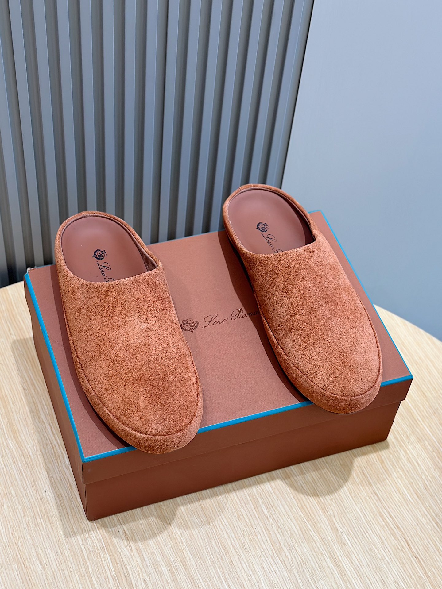 Loro Piana חלק עליון
 נעליים נעלי בית קיץ קנו העתק באיכות הטובה ביותר
 קווייד Lambskin גומא עור כבשים רגיל